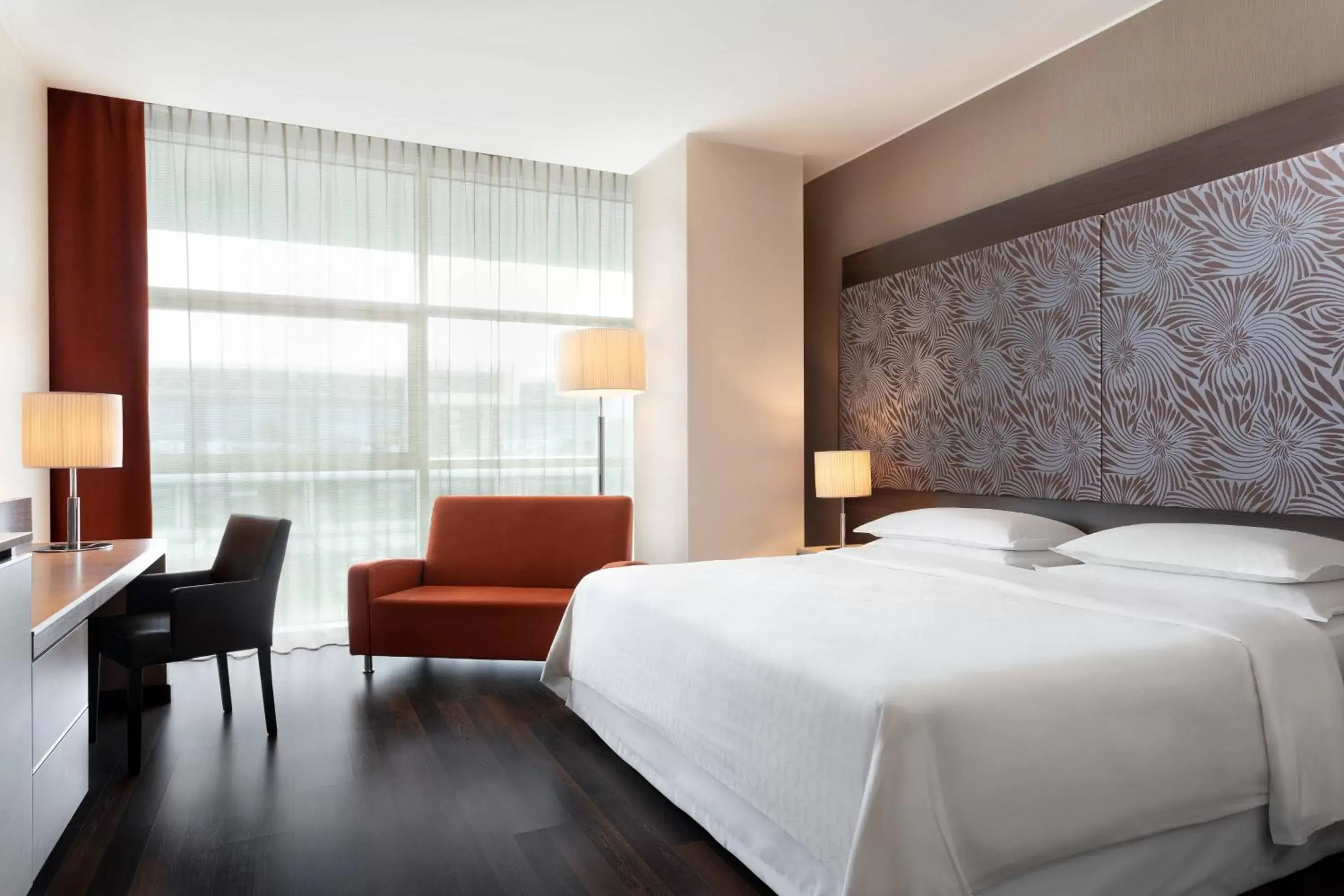 Photo of the whole room, Bed in Sheraton Milan Malpensa Airport Hotel & Conference Centre