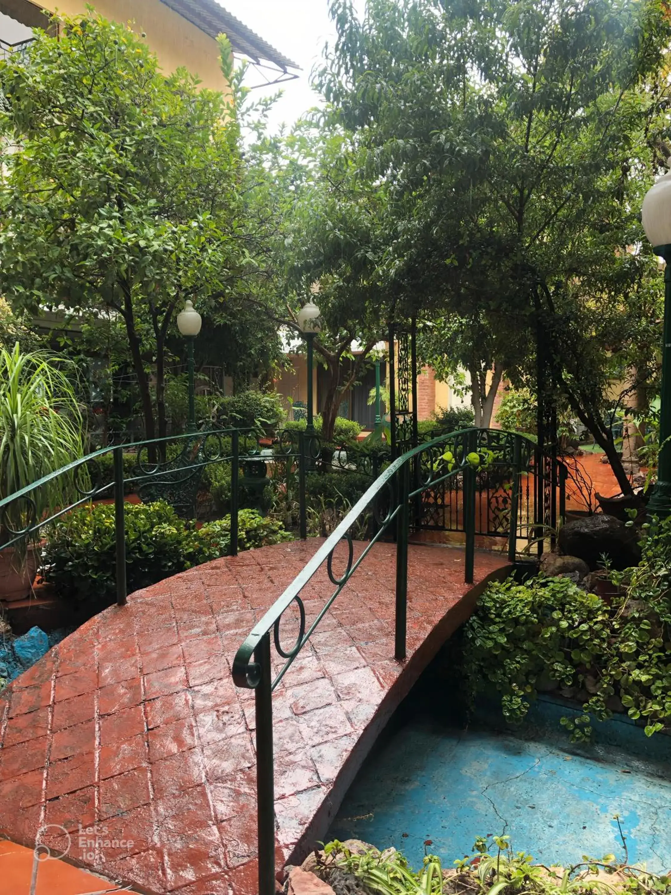 Garden, Swimming Pool in Hotel Inn Galerias