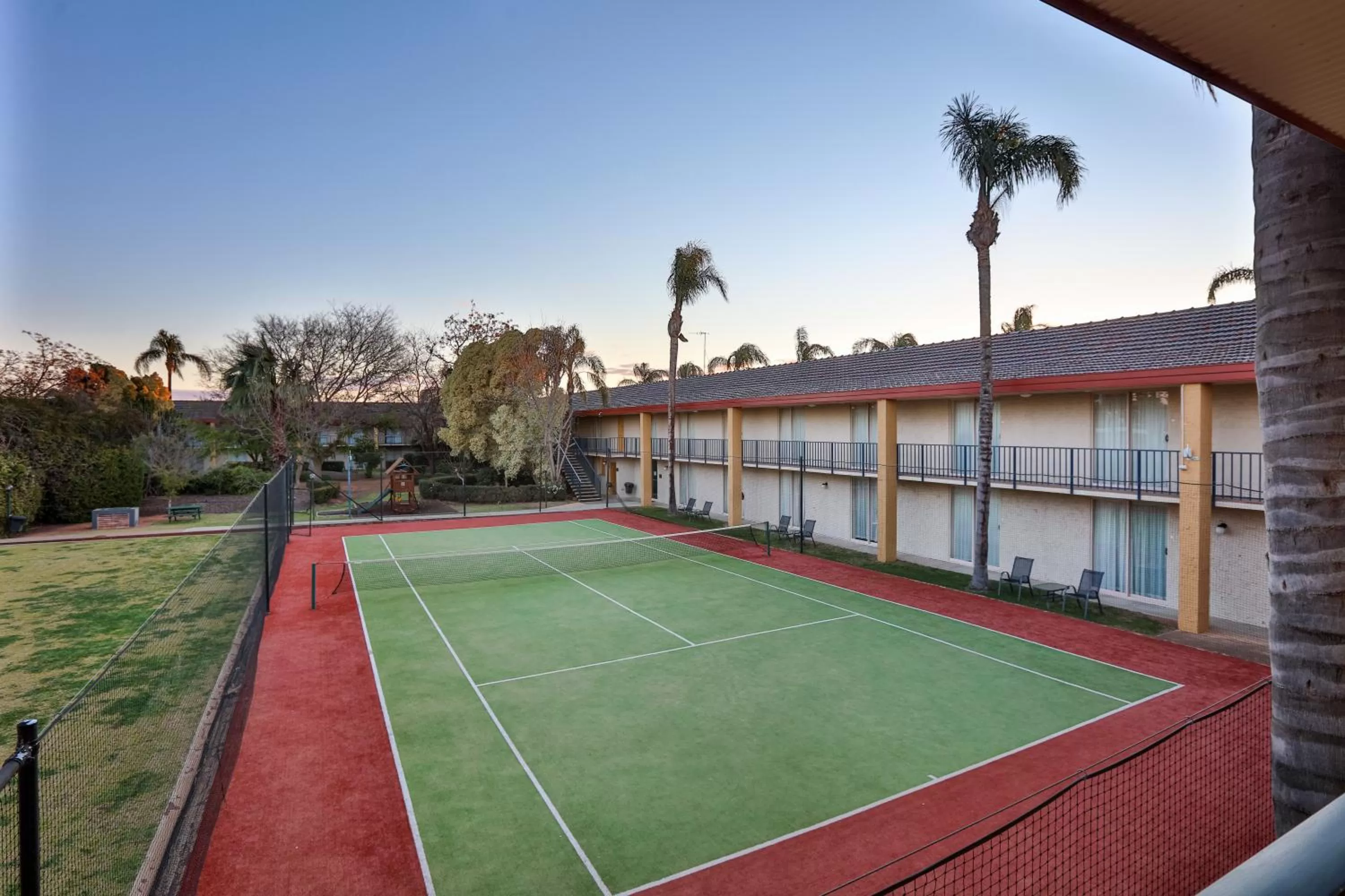 Tennis court in Mildura Inlander Resort