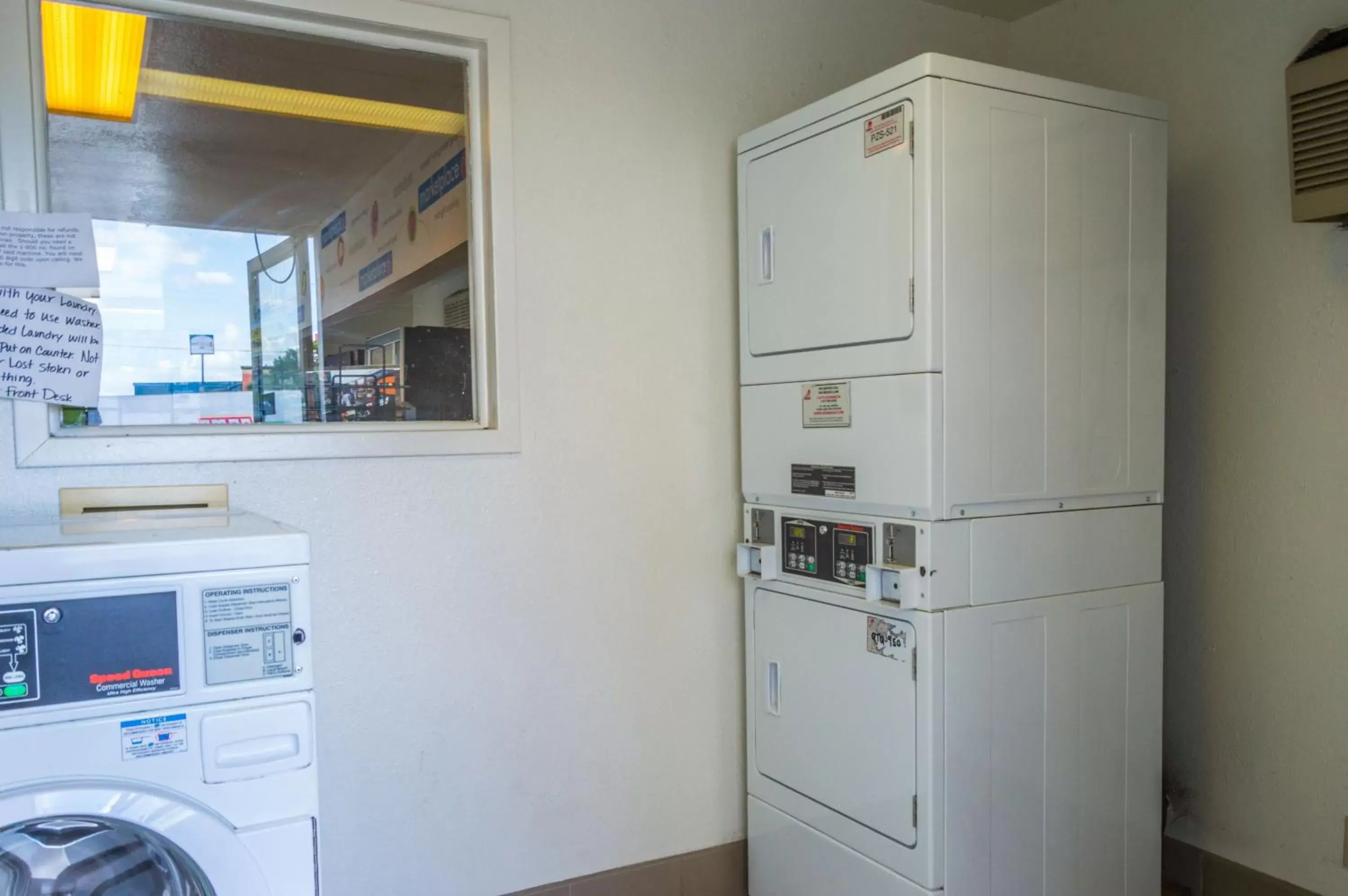 Area and facilities, Kitchen/Kitchenette in Motel 6-Ardmore, OK
