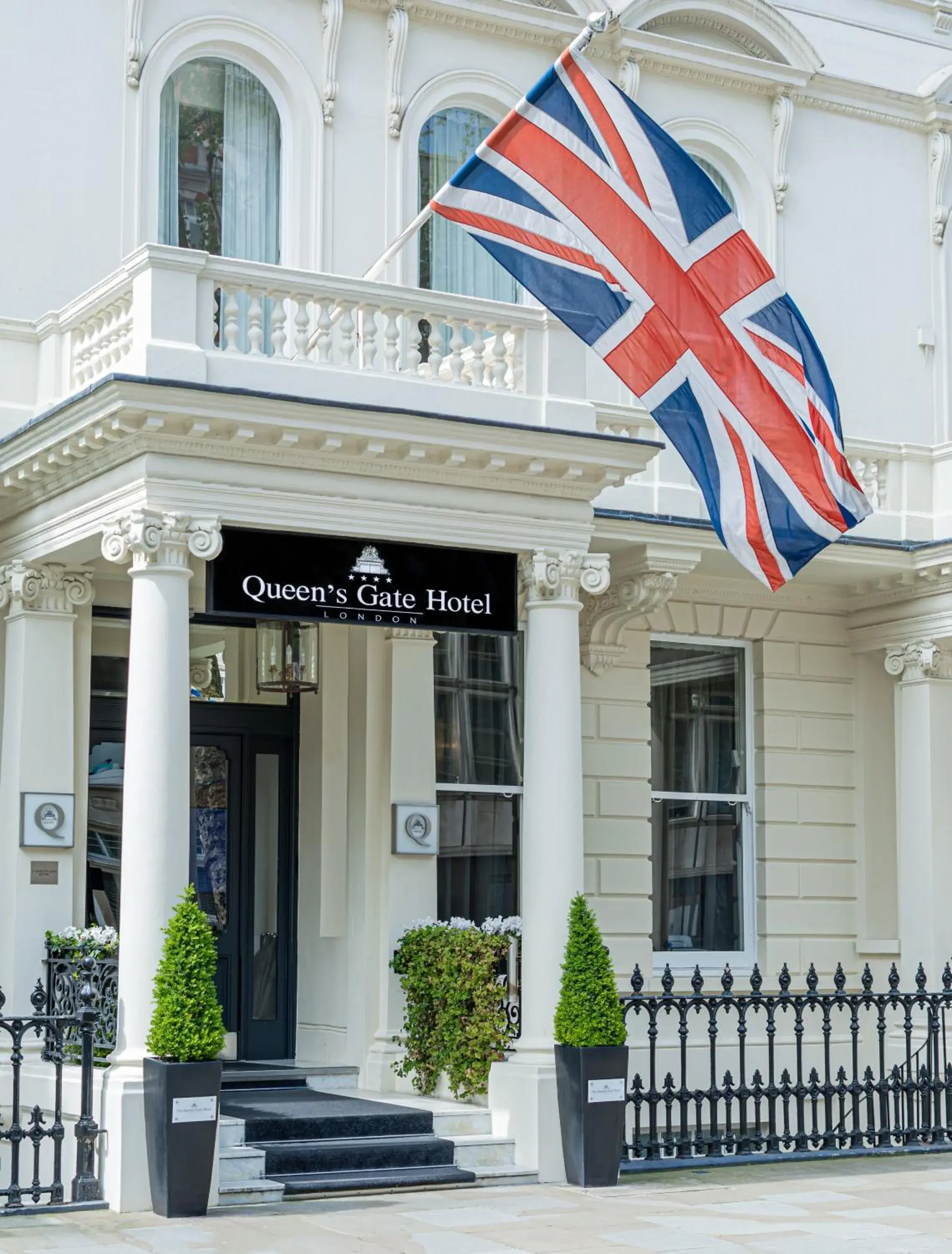Property building in The Queens Gate Hotel