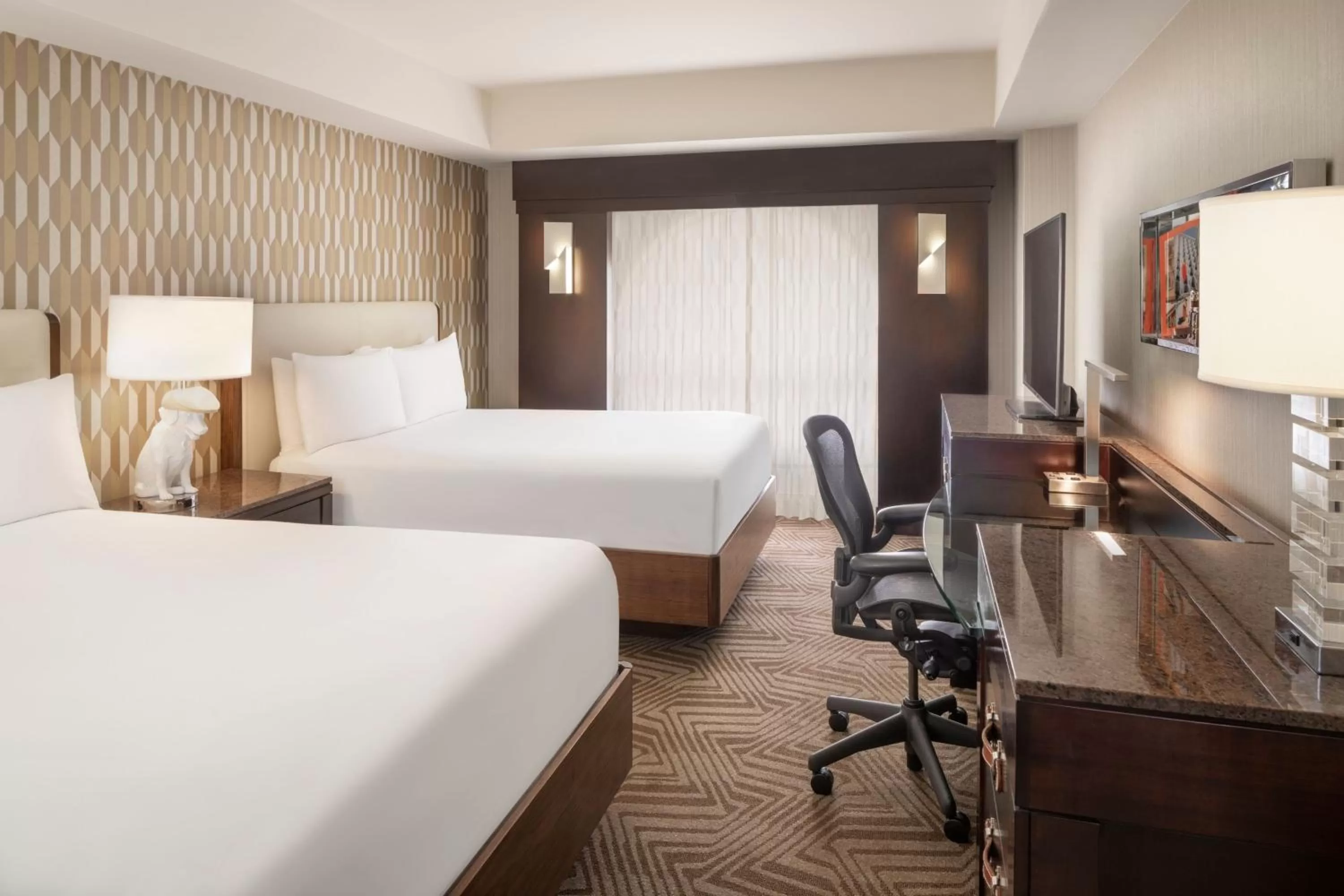 Photo of the whole room, Bed in Renaissance Phoenix Downtown Hotel