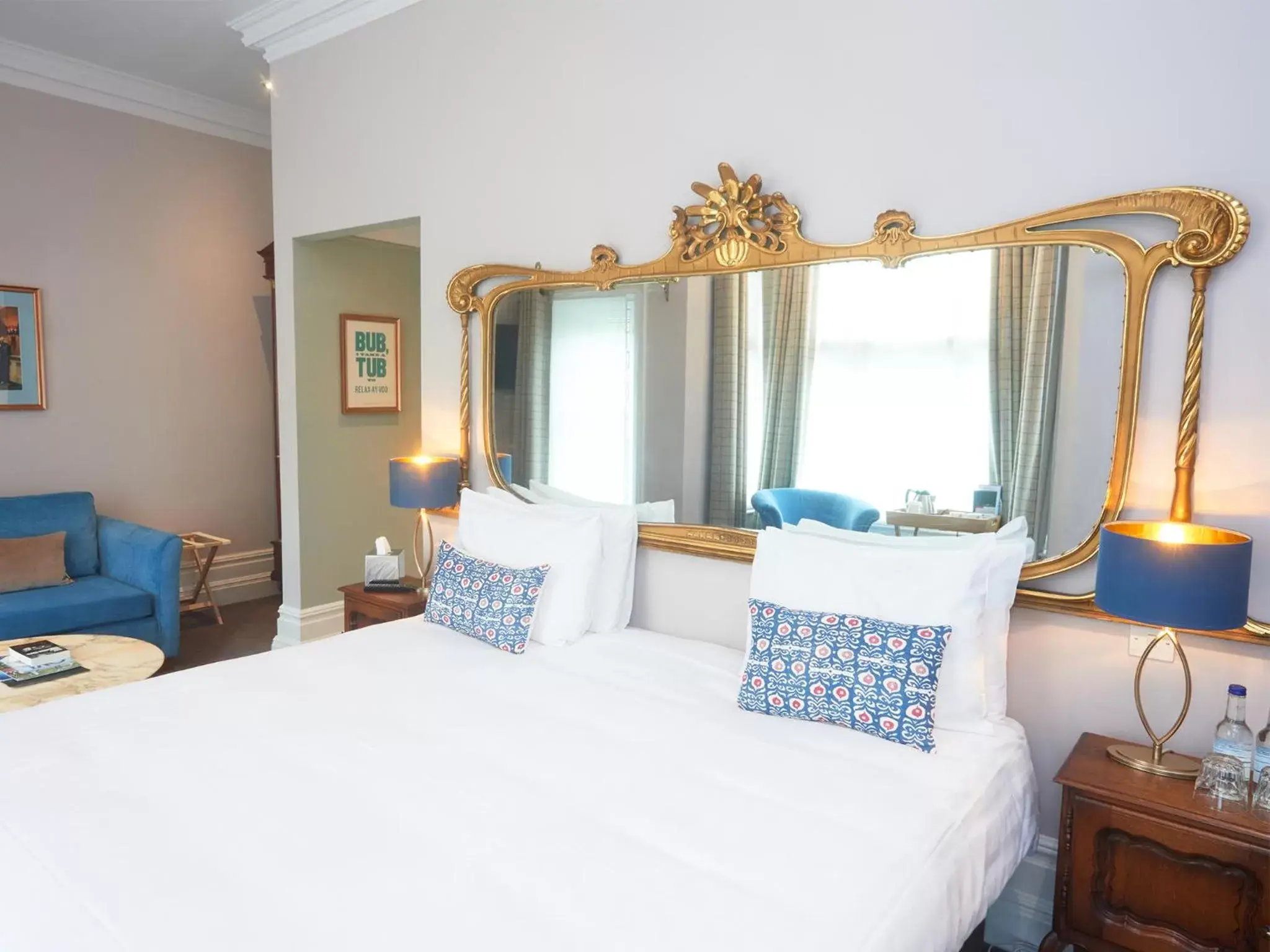 Room with River View in Embankment Hotel Room with River View in Embankment Hotel