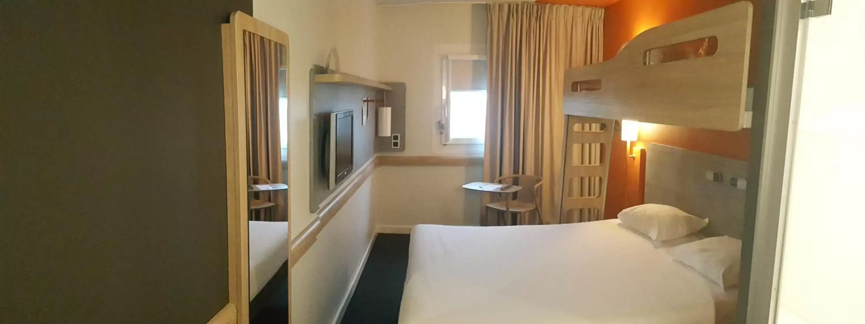 Photo of the whole room, Bed in ibis Budget Luxembourg Aeroport