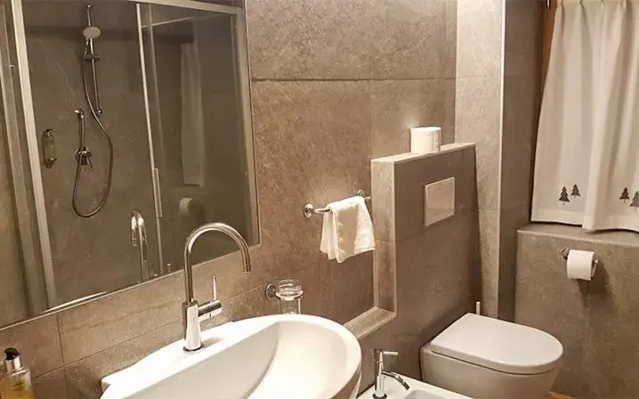 Bathroom in Hotel Vallechiara