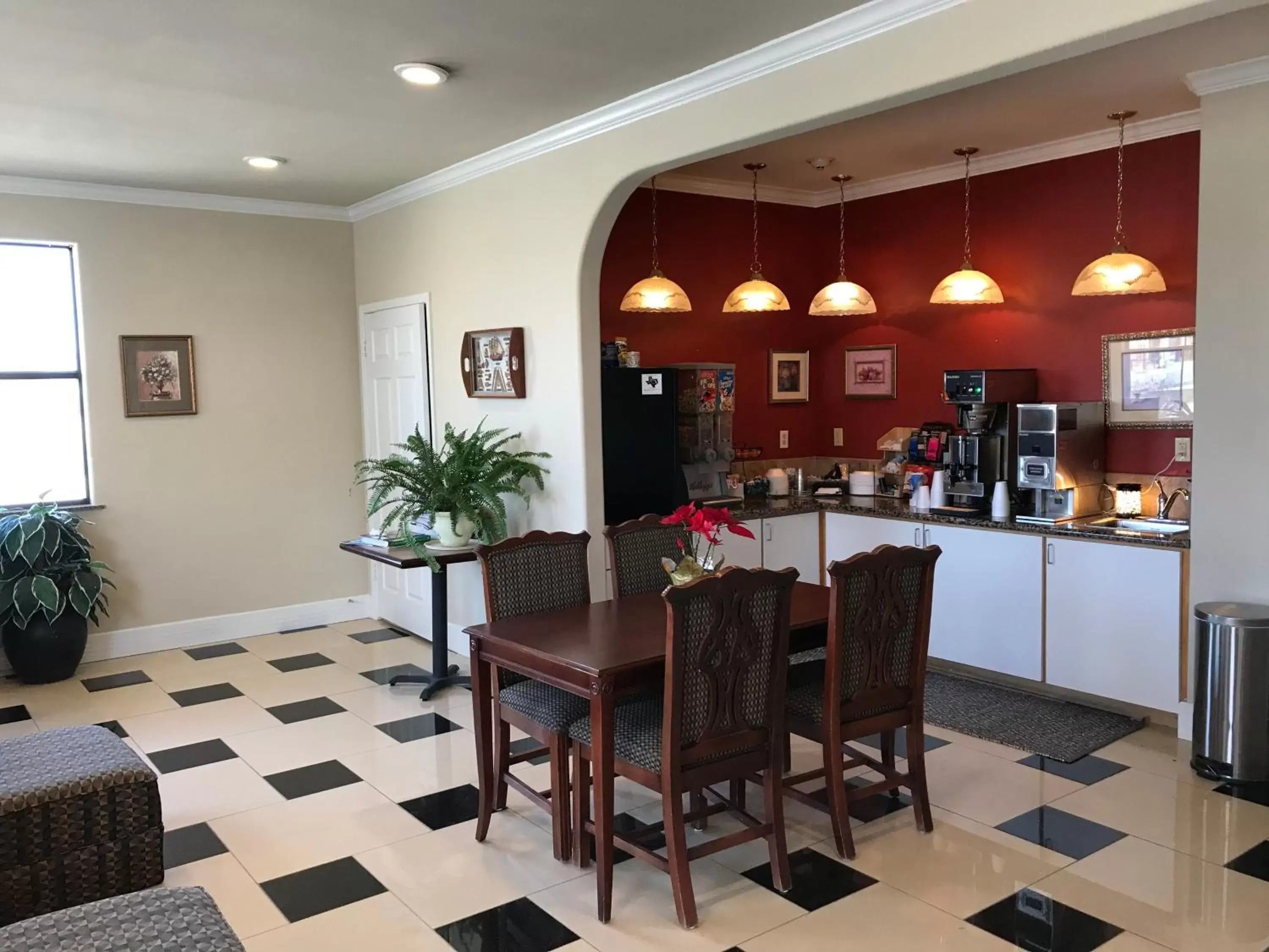 Continental breakfast, Restaurant/Places to Eat in Big Lake Inn and Suites