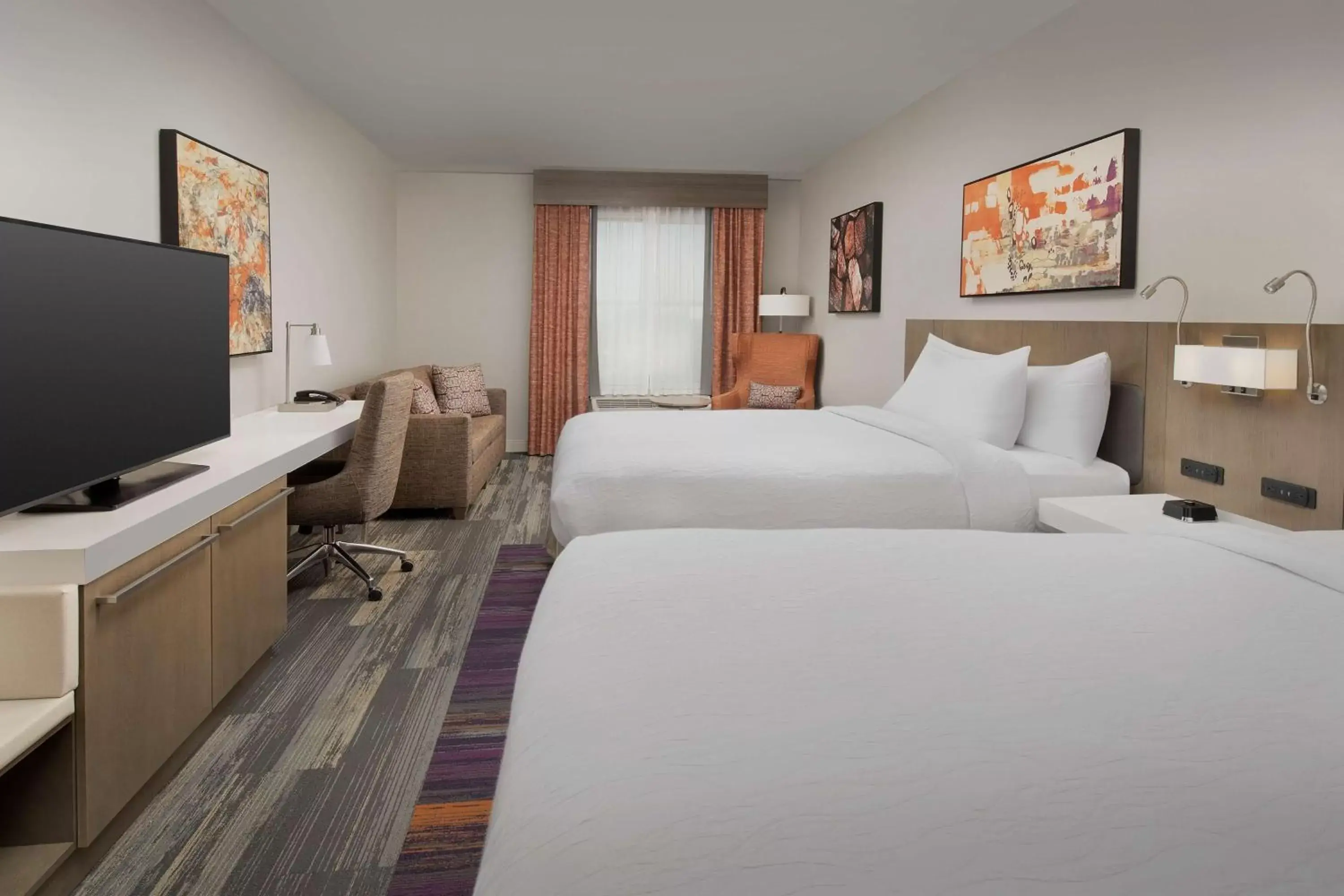 Bedroom, TV/Entertainment Center in Hilton Garden Inn Columbia Airport, SC