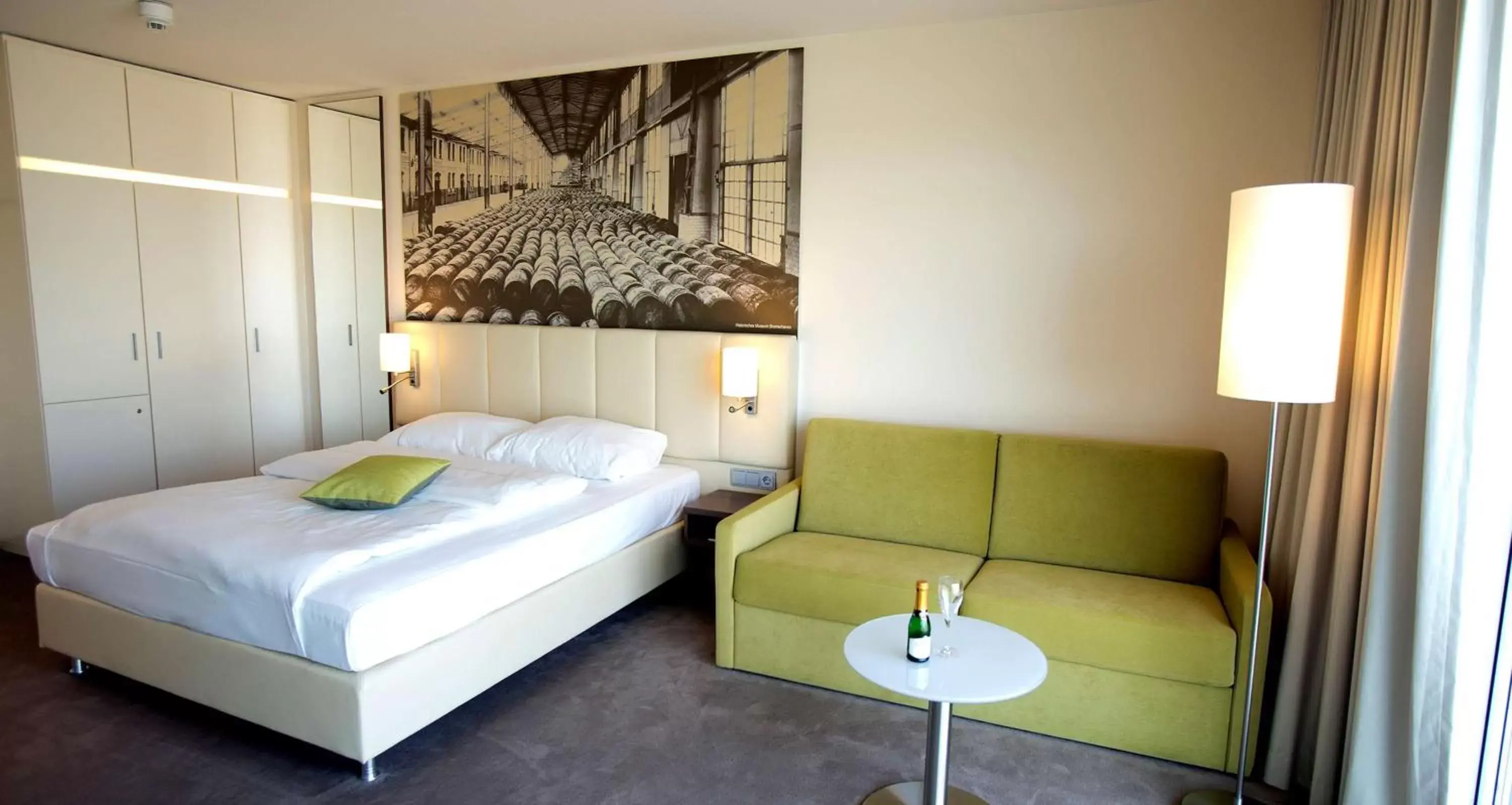 Photo of the whole room, Bed in Best Western Plus Hotel Bremerhaven