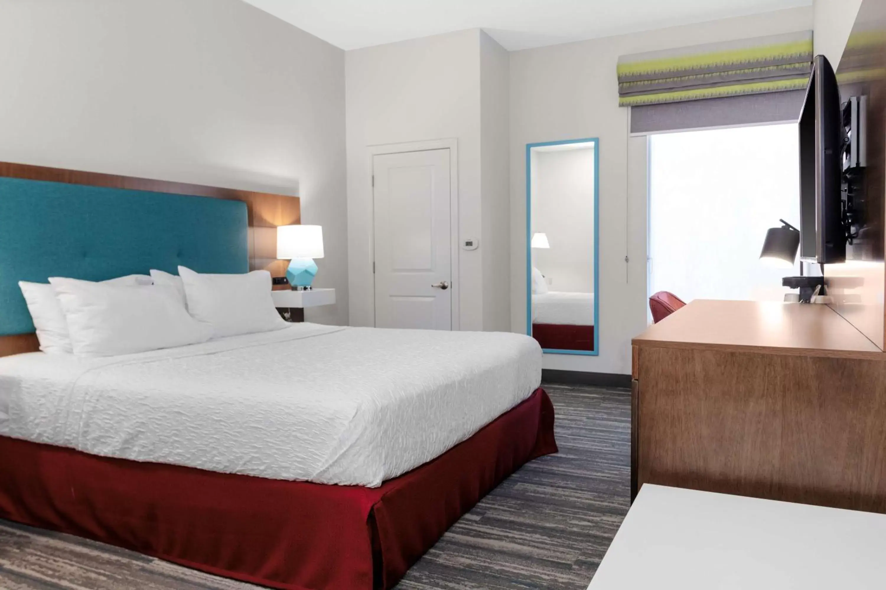 Bedroom, Bed in Hampton Inn by Hilton Concord/Bow Bedroom, Bed in Hampton Inn by Hilton Concord/Bow