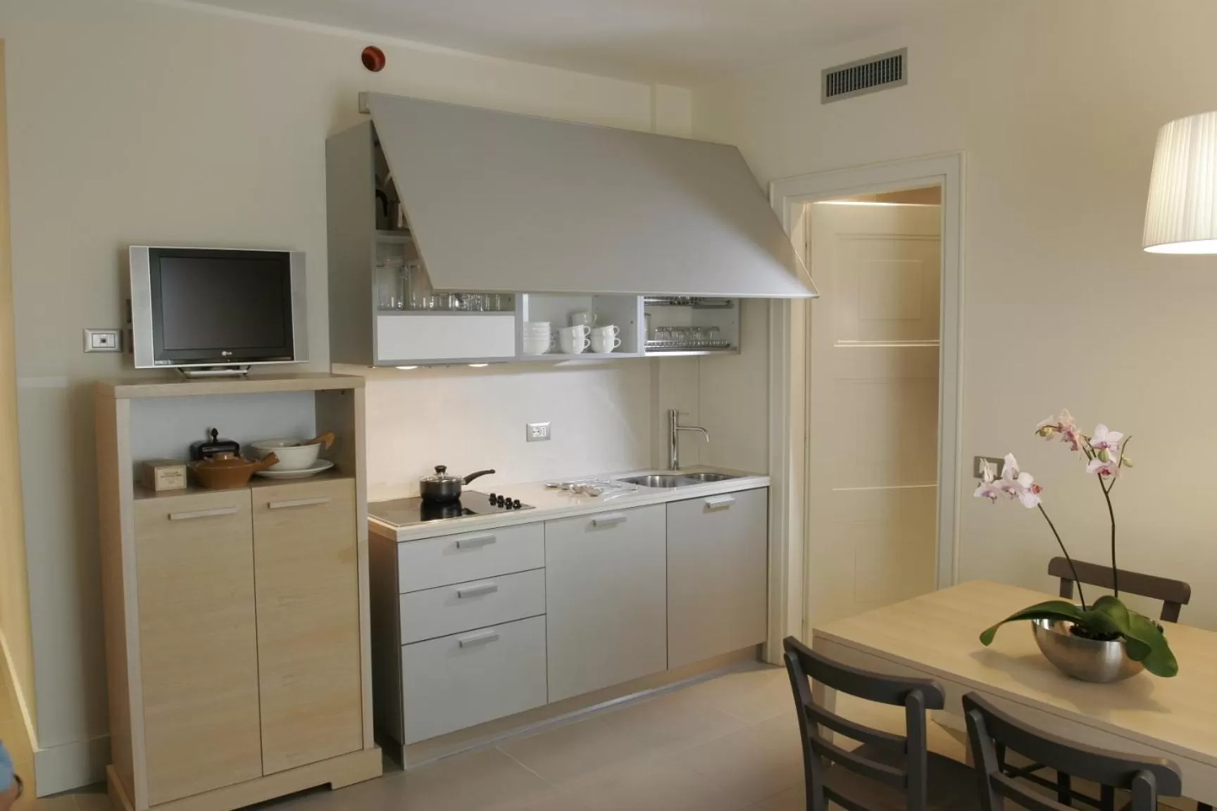 Kitchen or kitchenette in Le Rose Spa Hotel