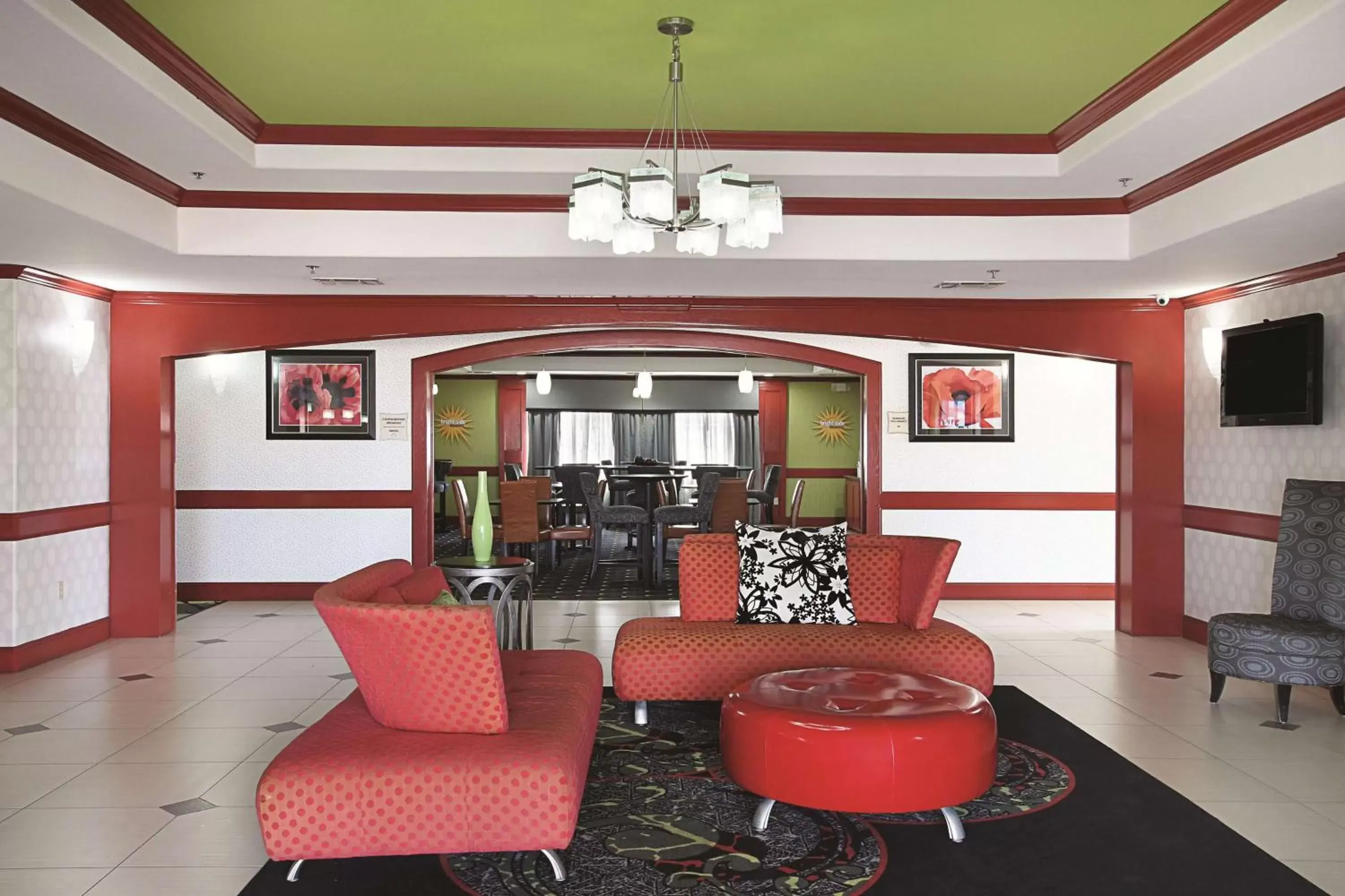 Lobby or reception, Lobby/Reception in La Quinta Inn & Suites by Wyndham South Dallas - Hutchins