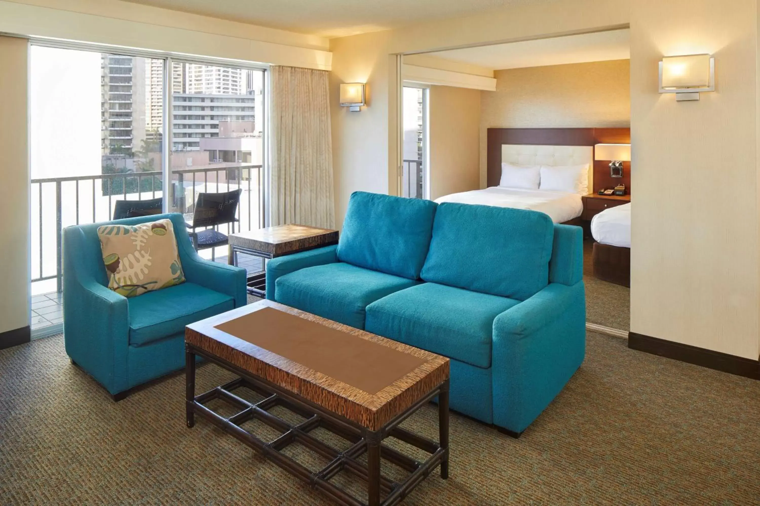 Living room, Seating Area in DoubleTree by Hilton Alana - Waikiki Beach