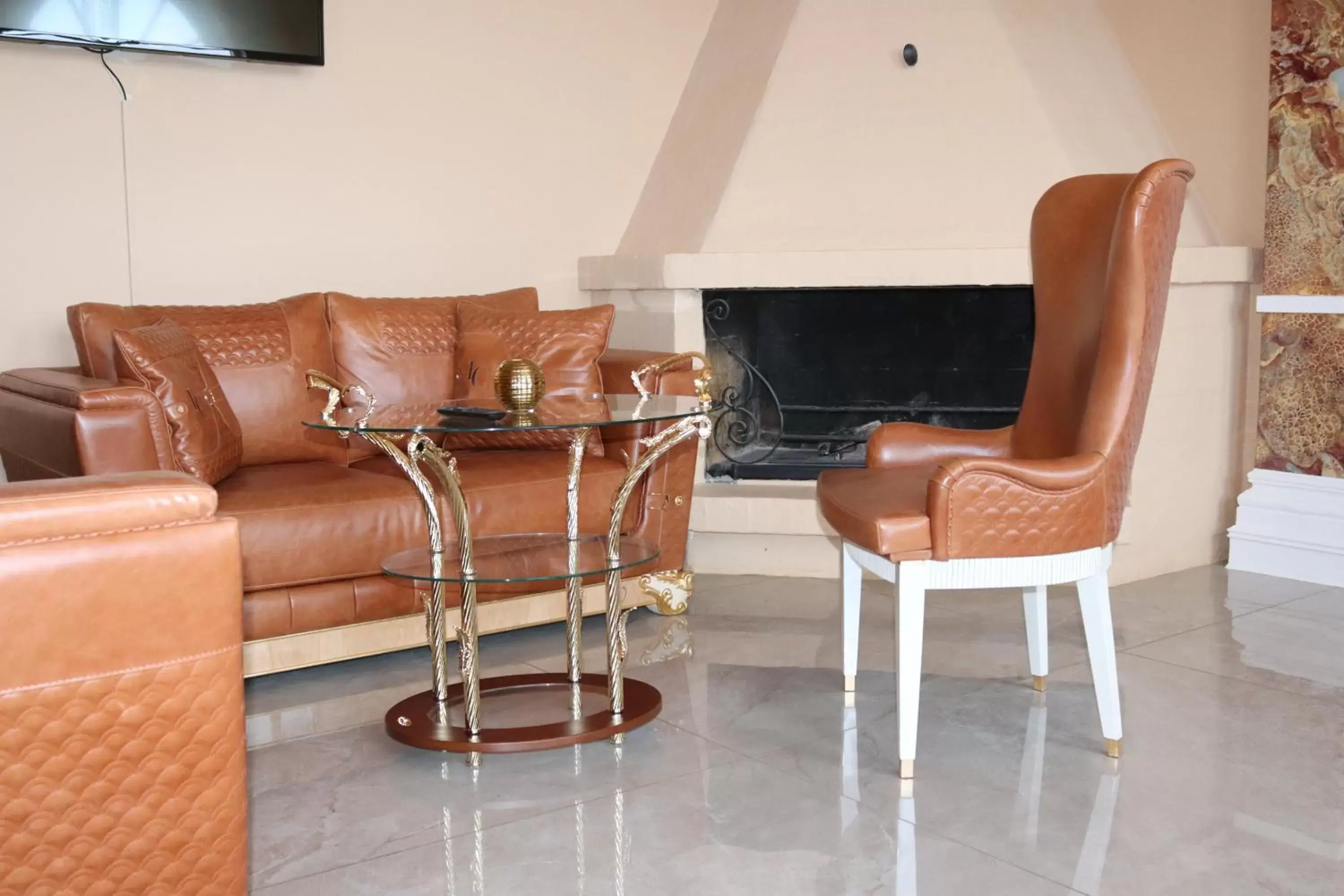 Communal lounge/ TV room, Seating Area in Milling Hotel Plaza