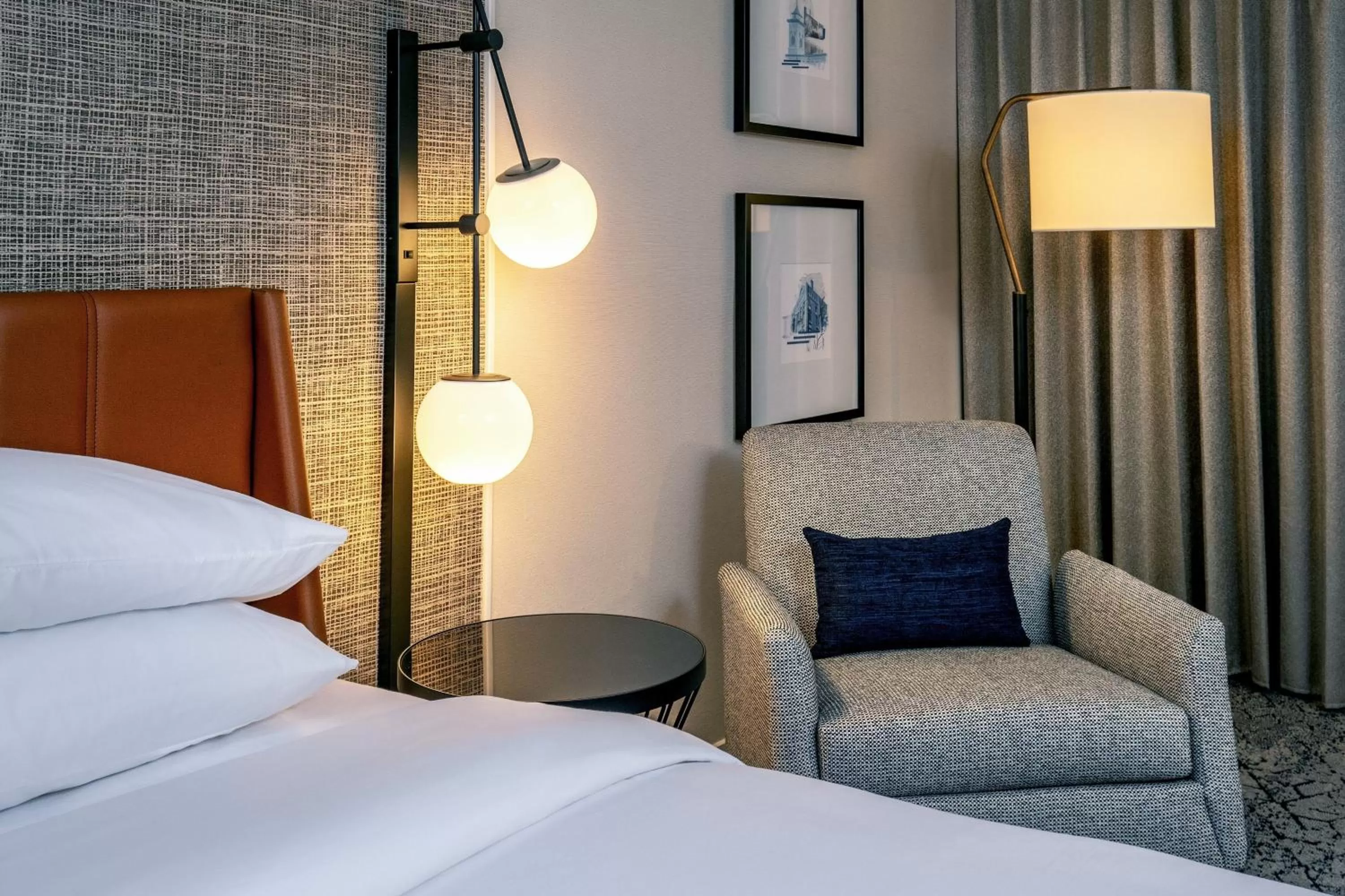 Photo of the whole room, Bed in Sheraton Nashua