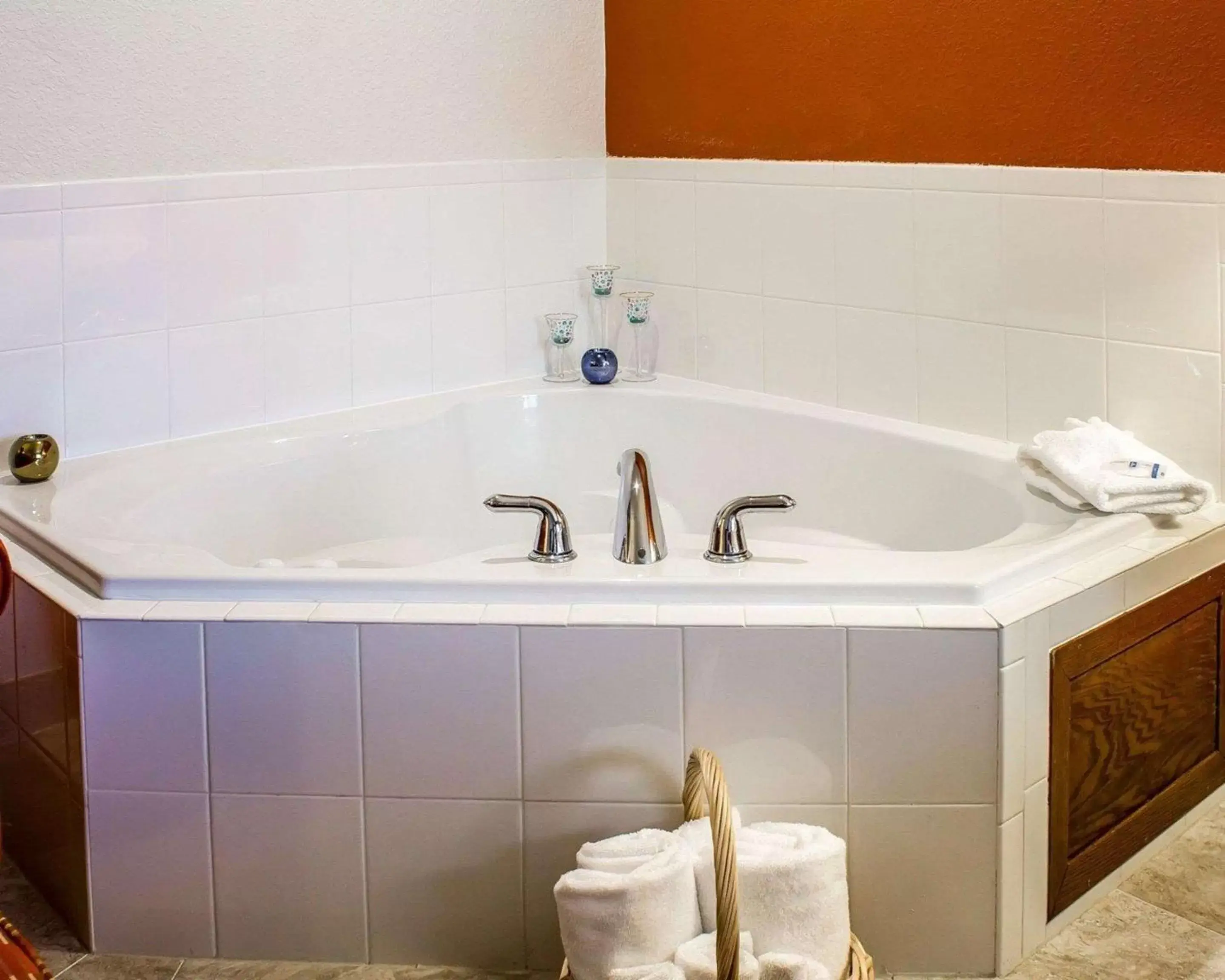 Photo of the whole room, Bathroom in Rodeway Inn & Suites - Okoboji