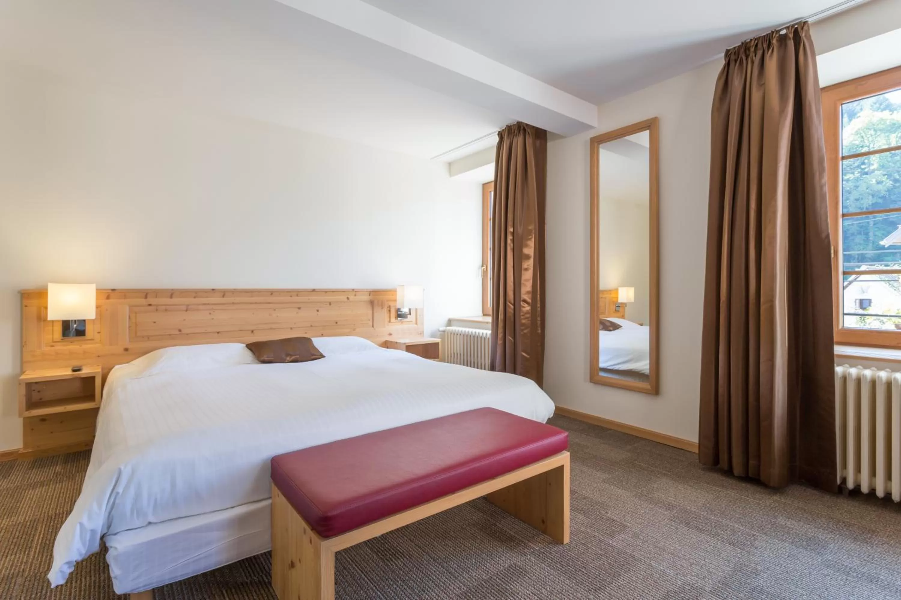 Photo of the whole room, Bed in L'AO Hôtel & Restaurant L'Aigle d'Or