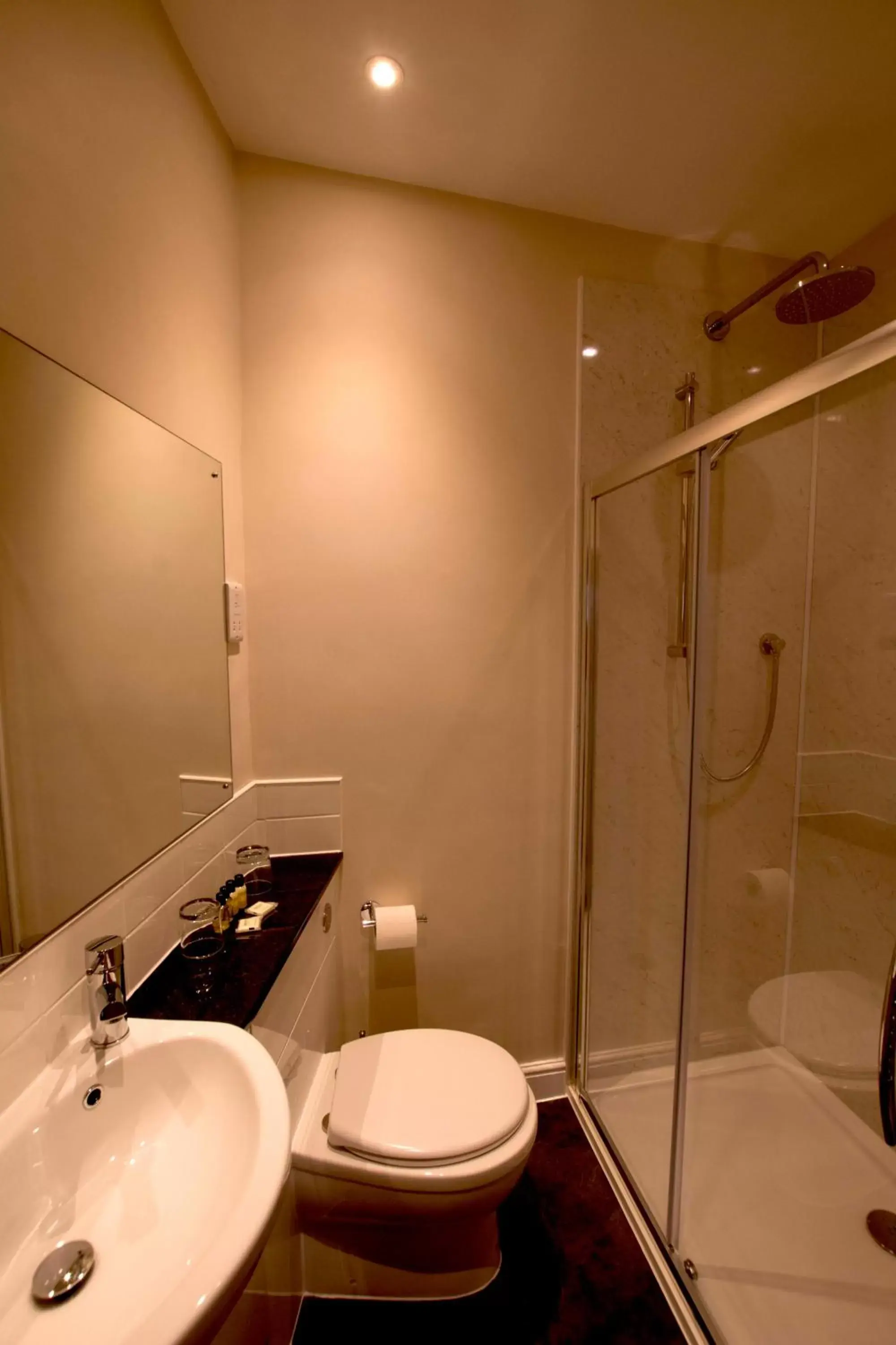 Bathroom in The Crown Inn Hotel