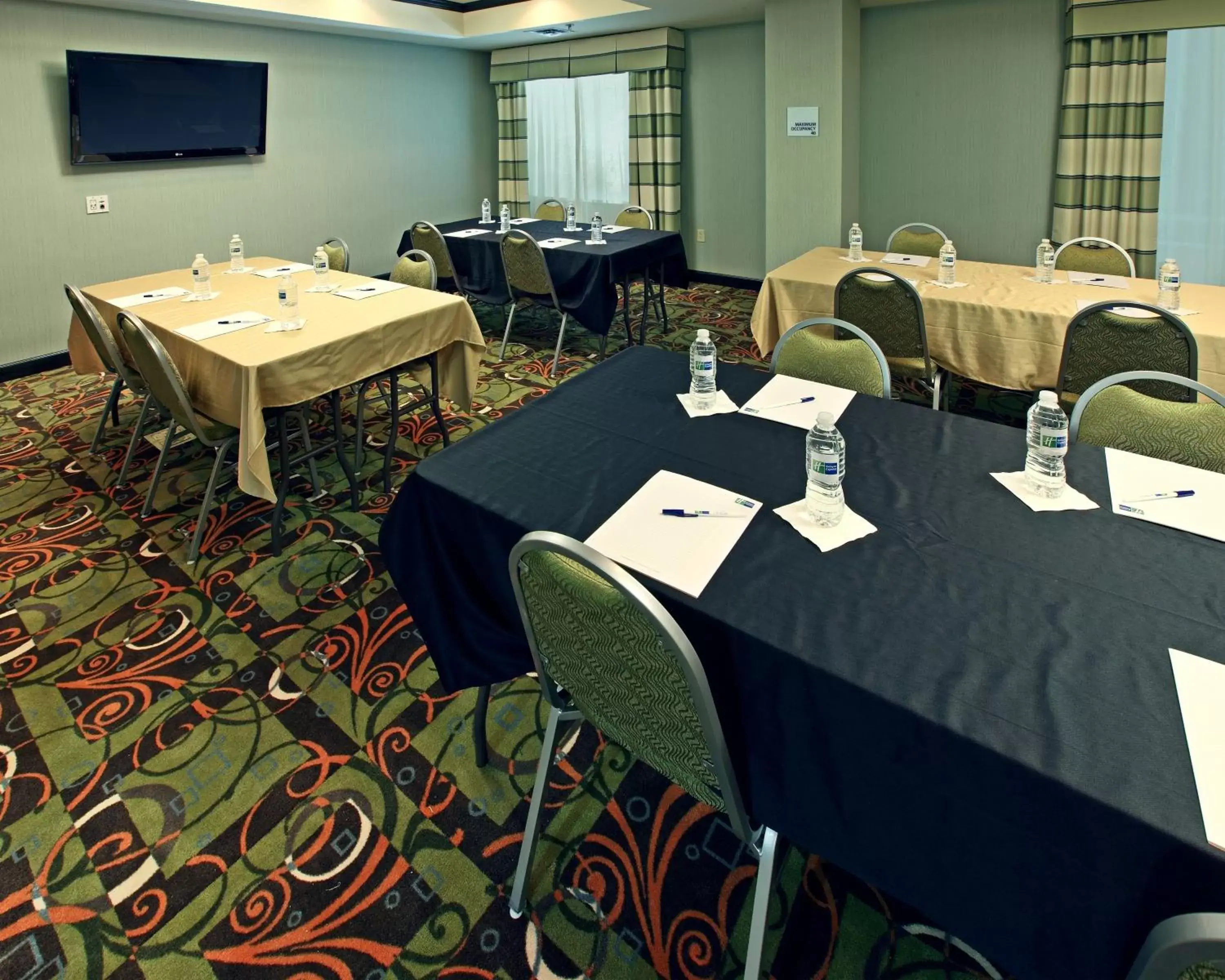Meeting/conference room in Holiday Inn Express & Suites Maumelle, an IHG Hotel