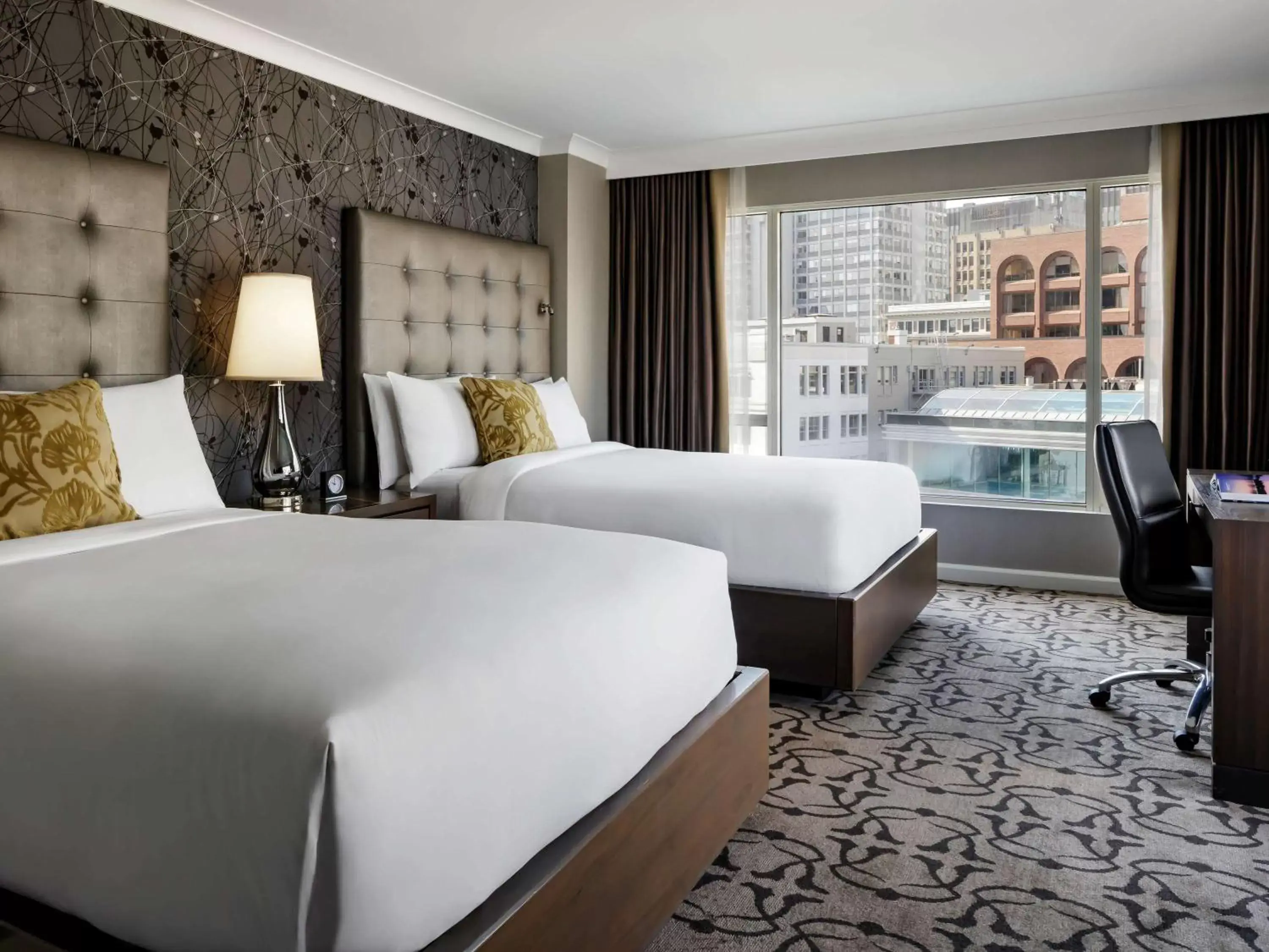 Bedroom, Bed in Fairmont Waterfront