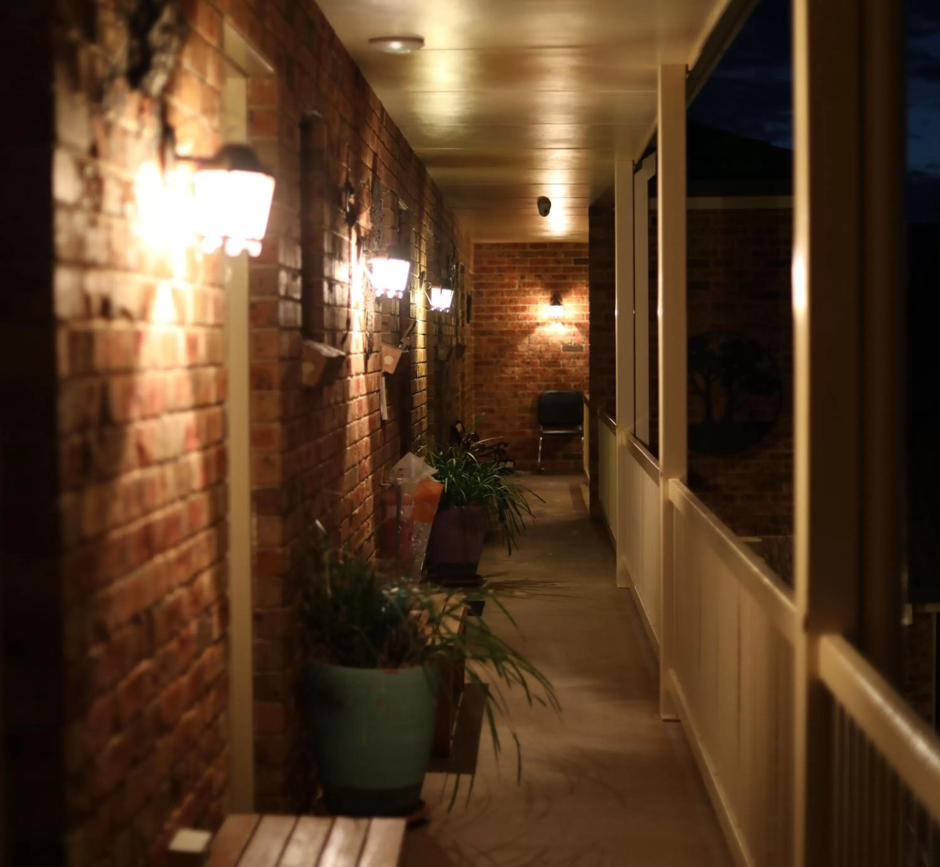 Balcony/Terrace, Restaurant/Places to Eat in All Settlers Motor Inn Parkes