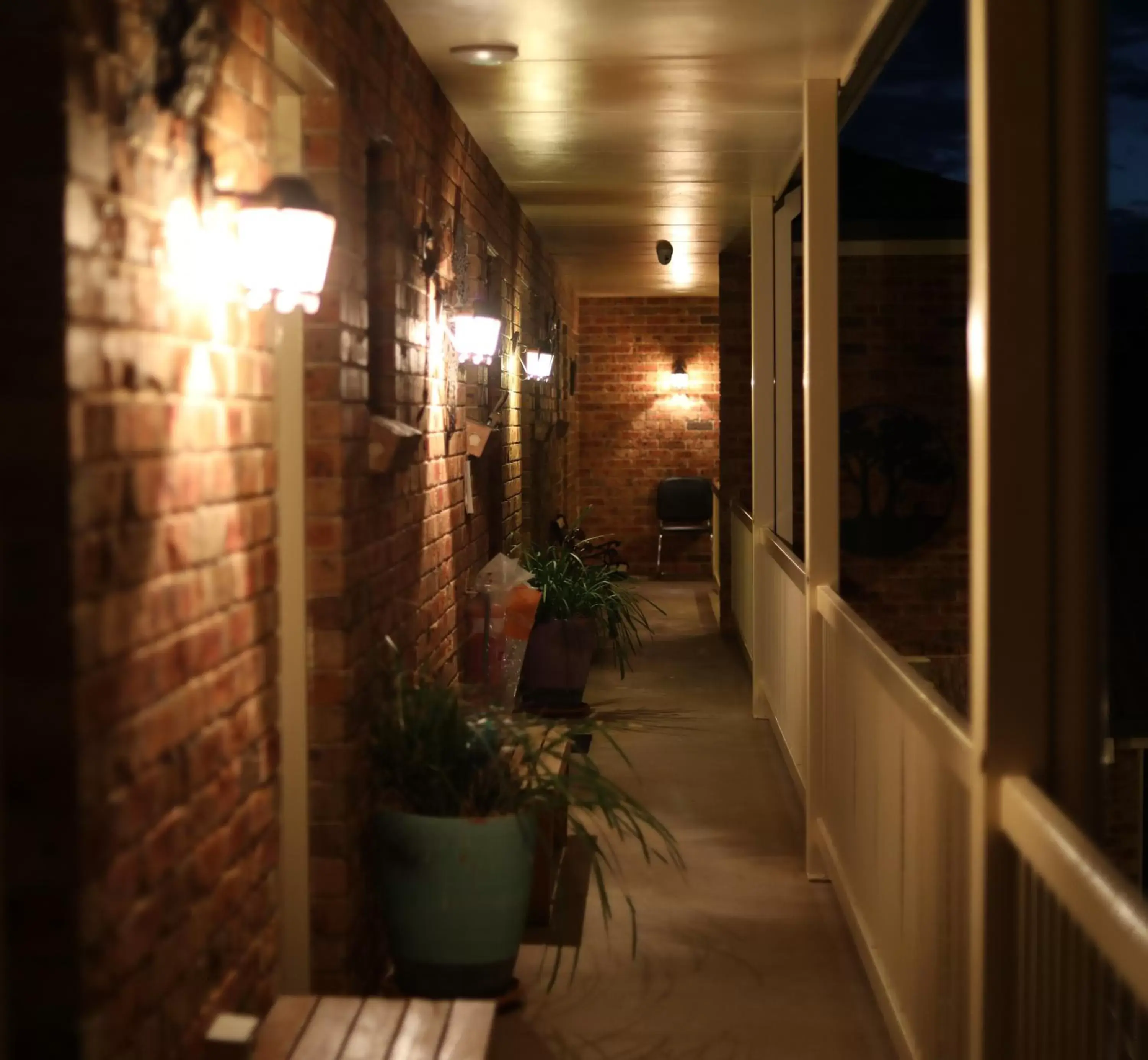 Balcony/Terrace, Restaurant/Places to Eat in All Settlers Motor Inn Parkes