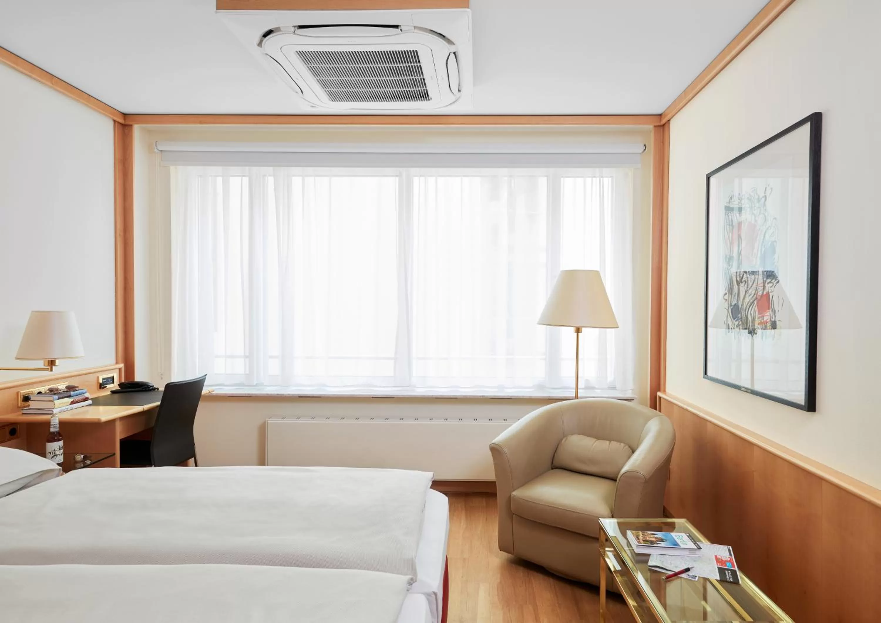 Photo of the whole room, Bed in Living Hotel Großer Kurfürst