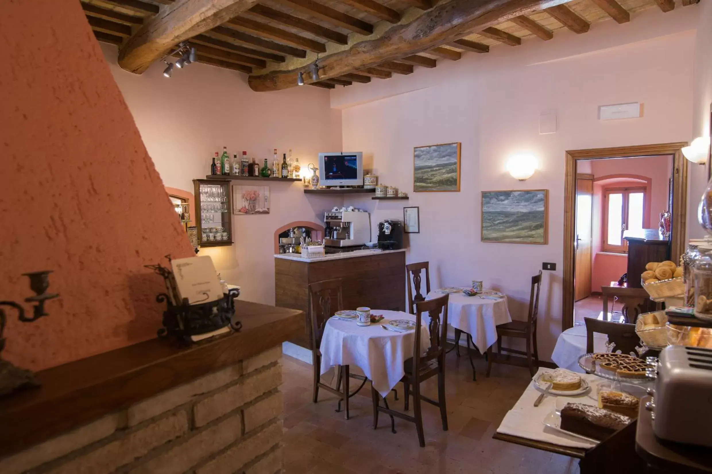 Lounge or bar, Restaurant/Places to Eat in Hotel Trattoria Pallotta