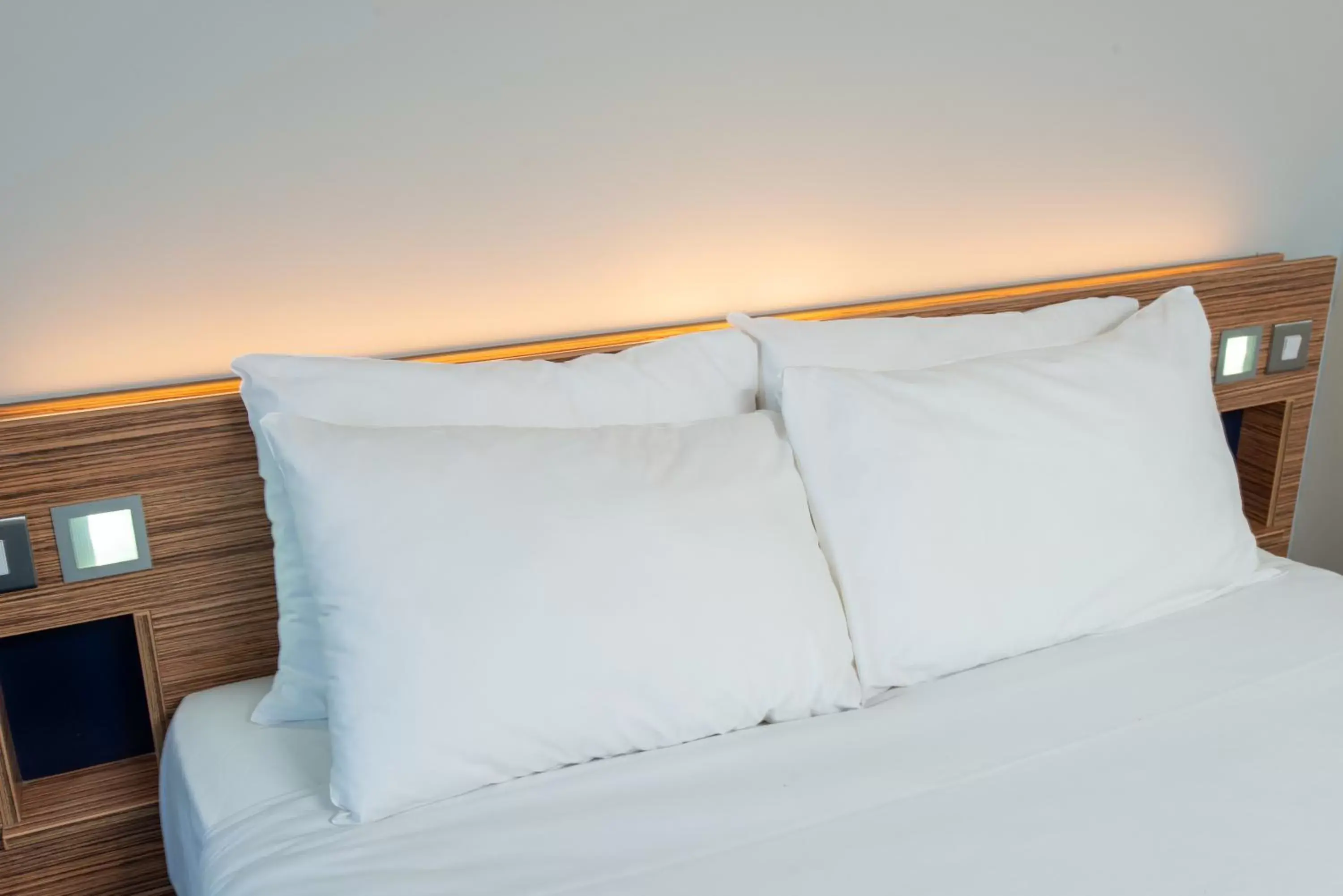 Bedroom, Bed in ibis Budget Portishead Marina