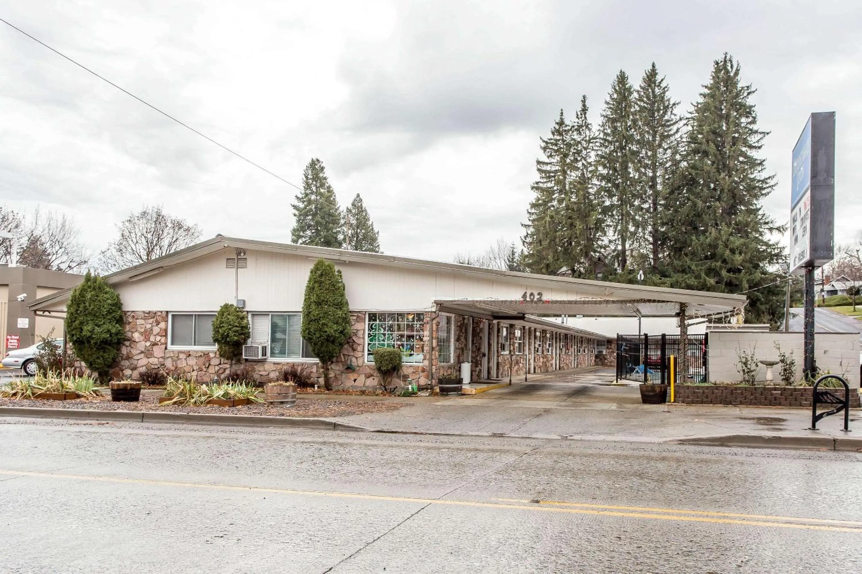 Property building in Rodeway Inn