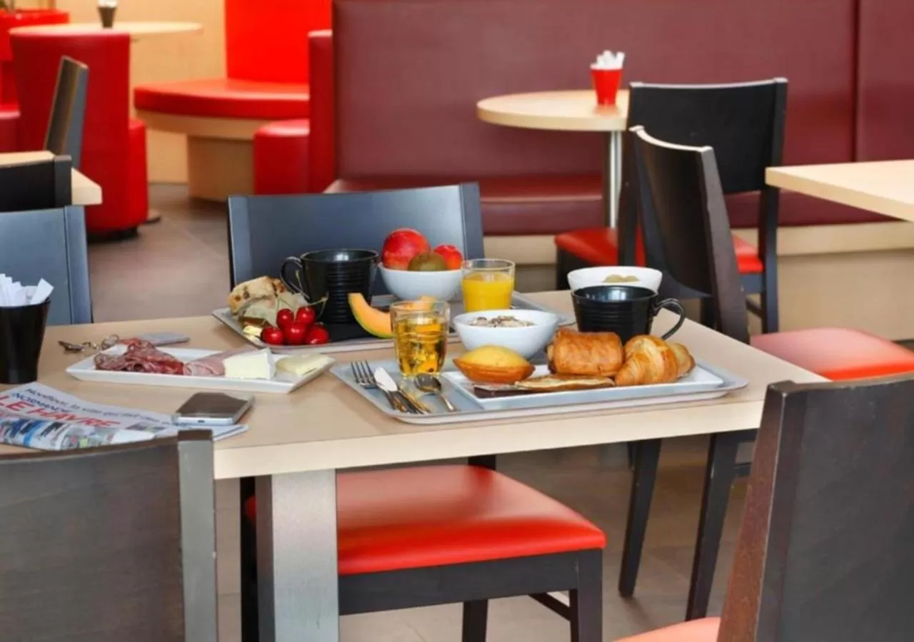 Breakfast in Ibis Le Havre Sud Harfleur