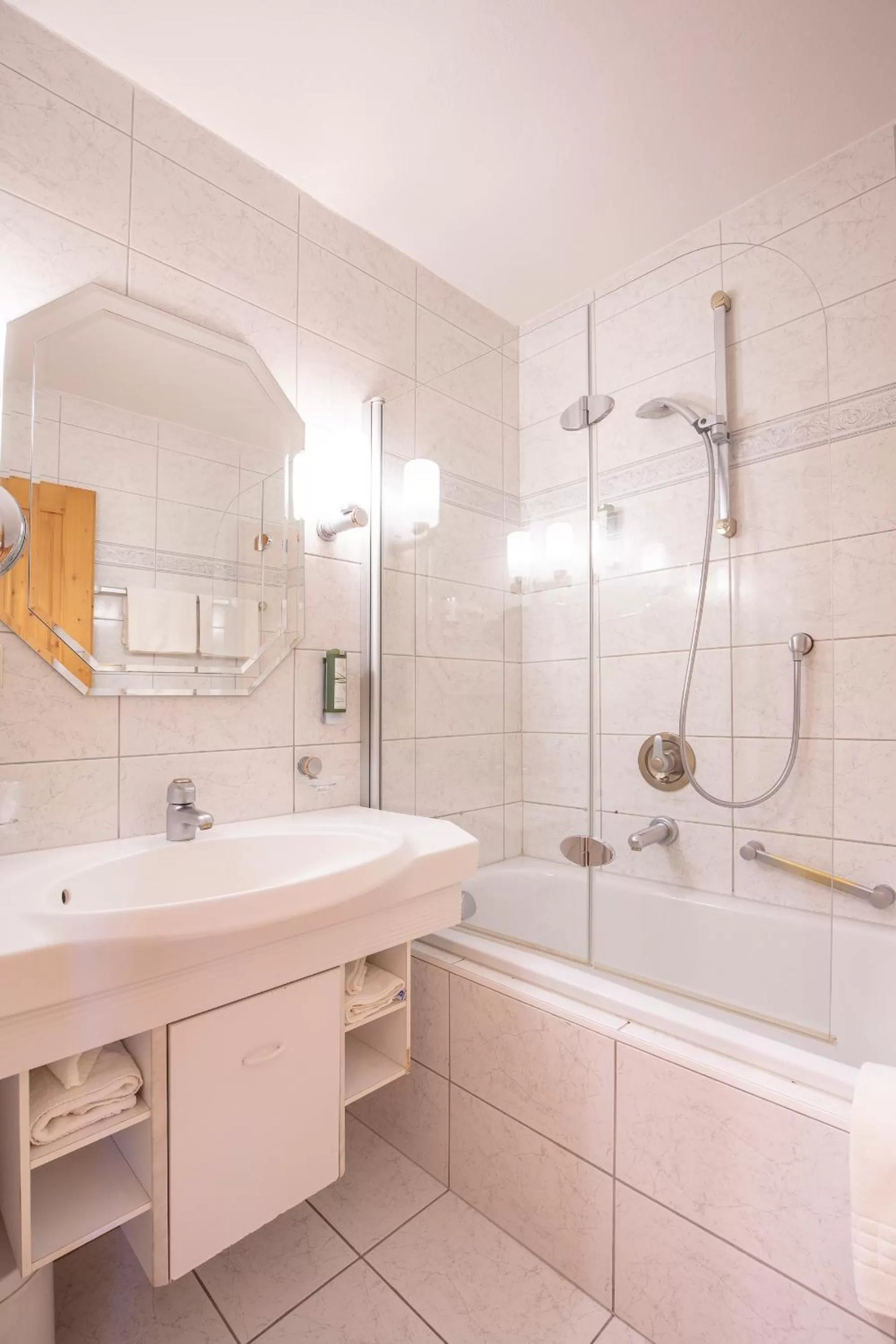 Photo of the whole room in Hotel Serles