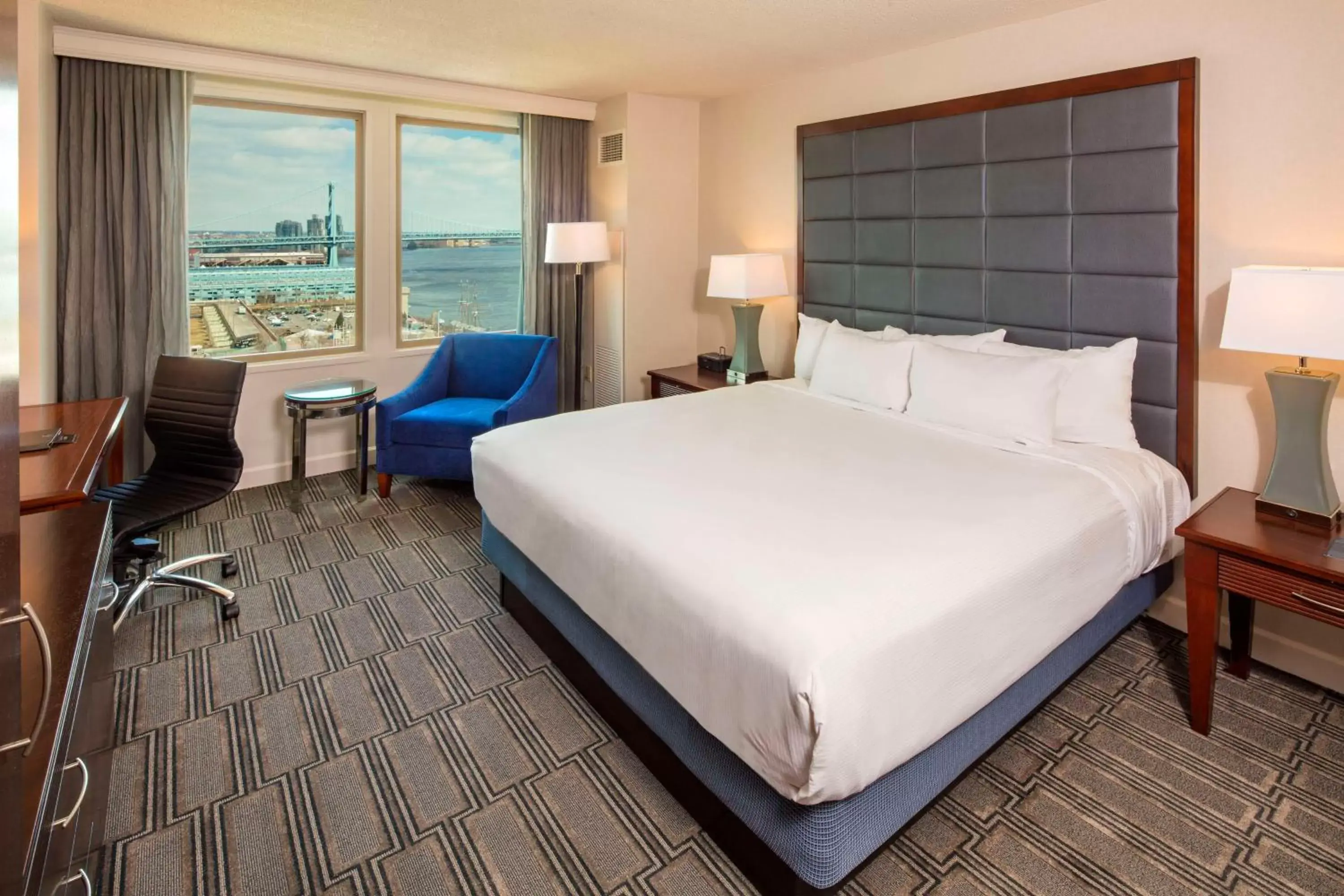 Bedroom, Bed in Hilton Philadelphia at Penn's Landing