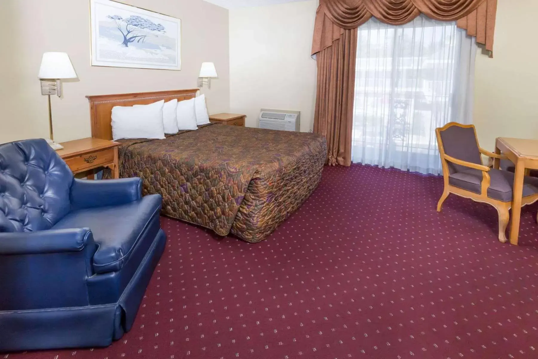 Bed in Days Inn by Wyndham Medford