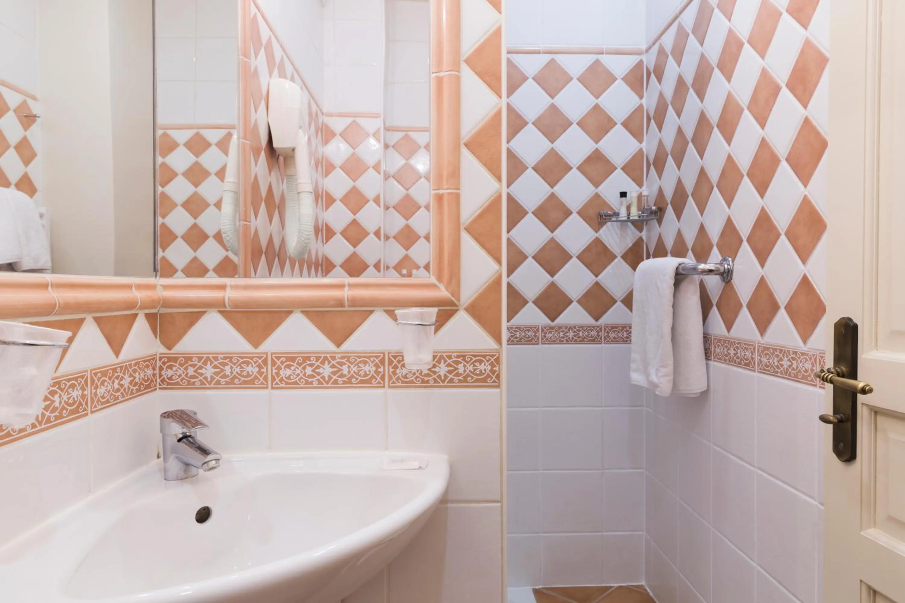 Bathroom in Hotel Mogador