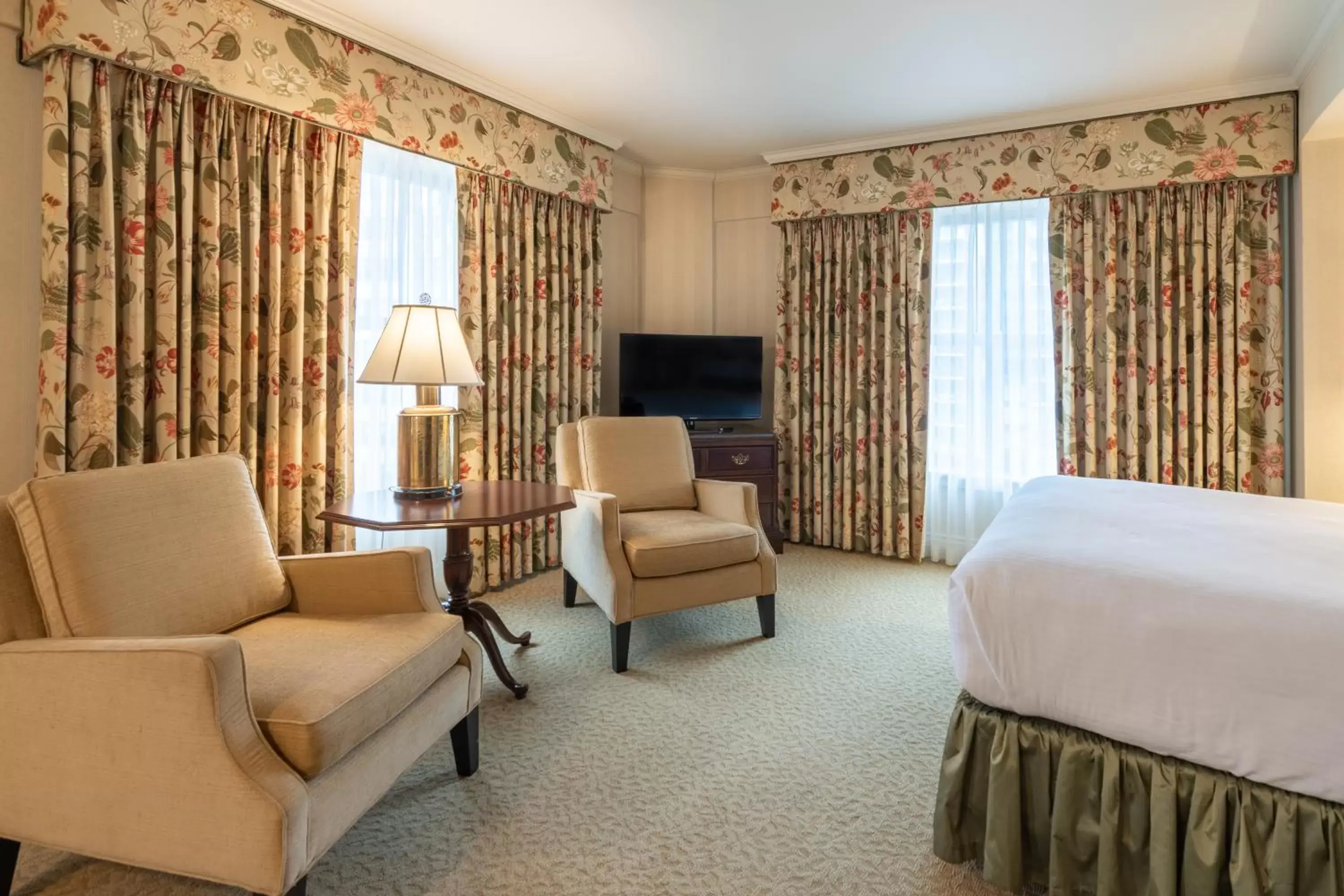 Seating area in Mayflower Park Hotel