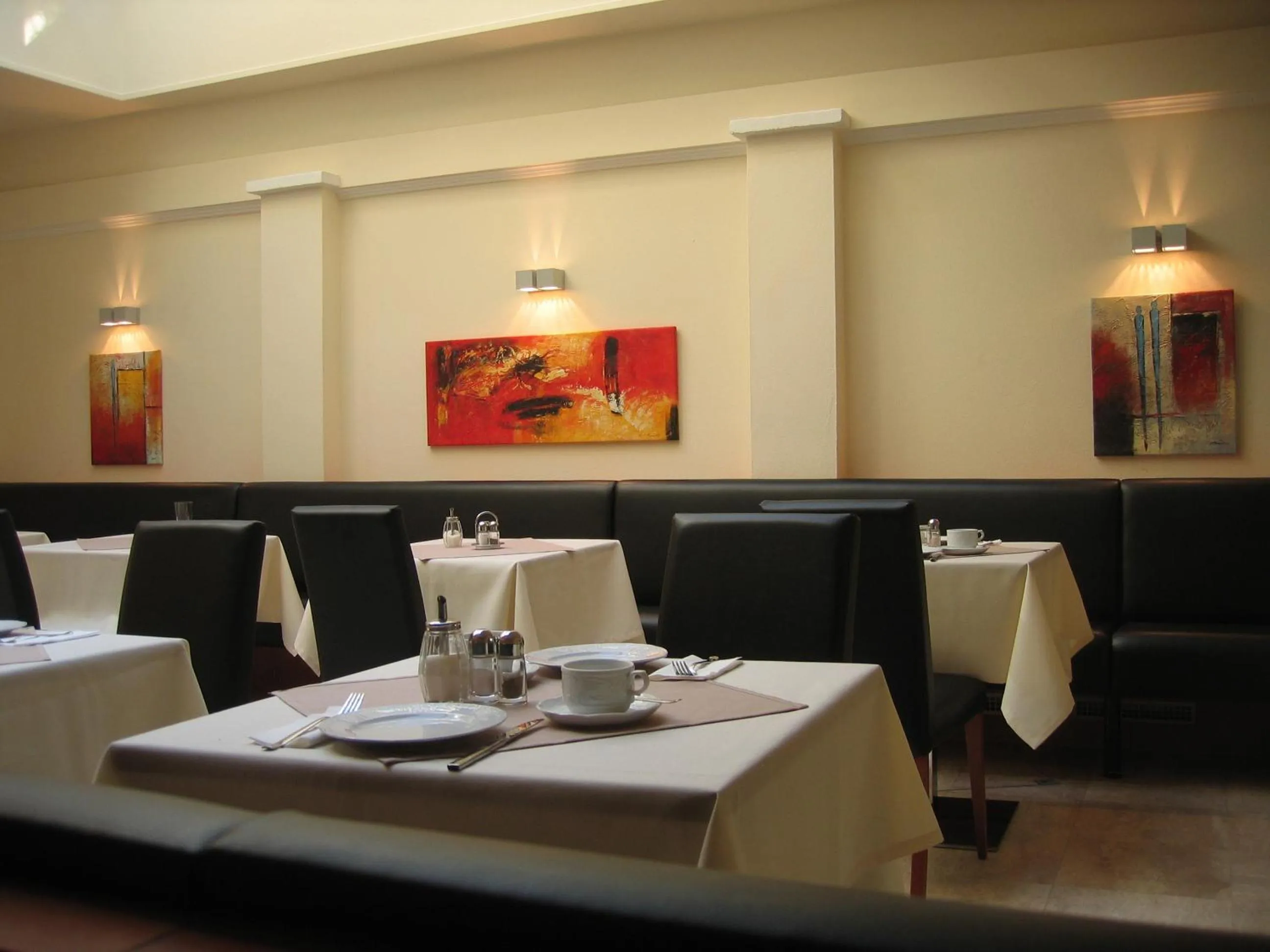 Restaurant/Places to Eat in Hotel Carina