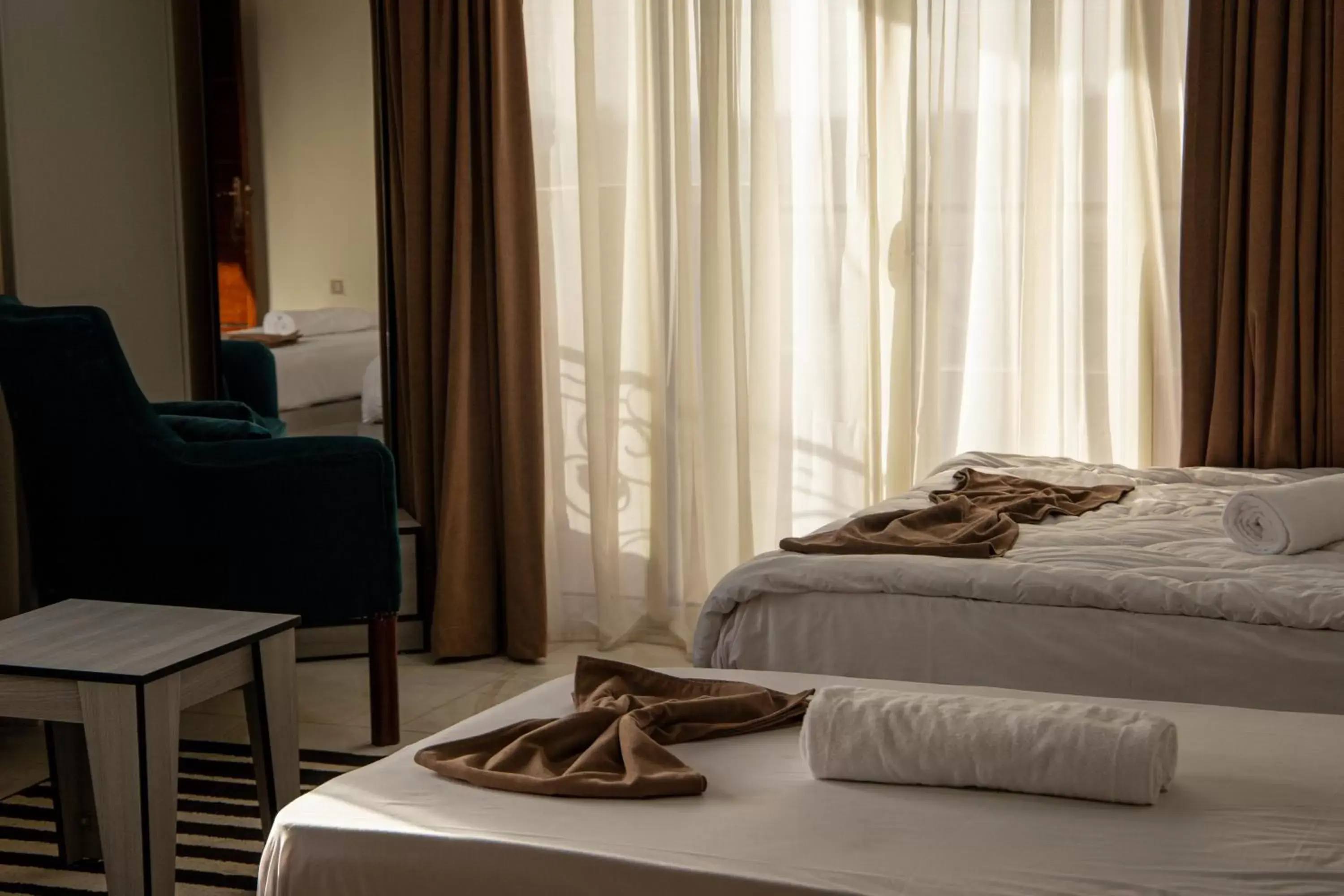 Bedroom, Bed in Gardenia Inn Hotel Bedroom, Bed in Gardenia Inn Hotel