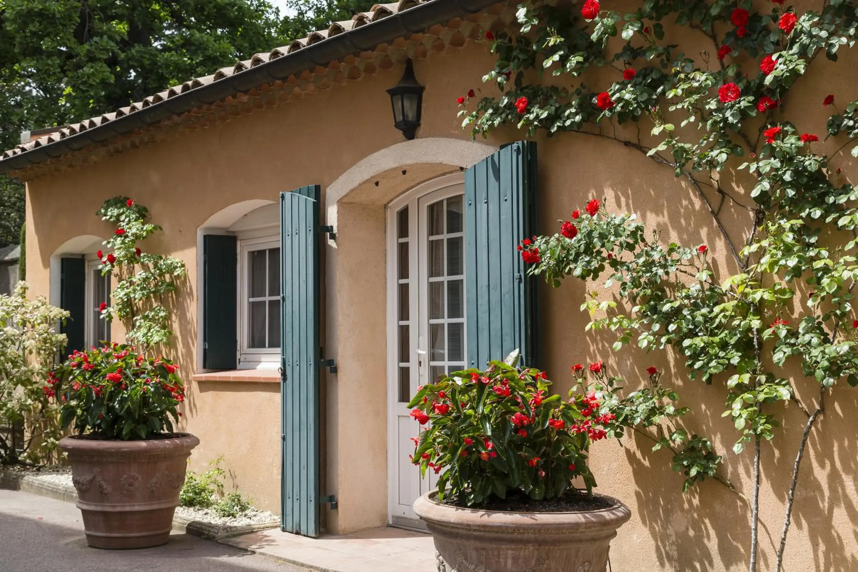 Facade/entrance in Le Pigonnet - Esprit de France