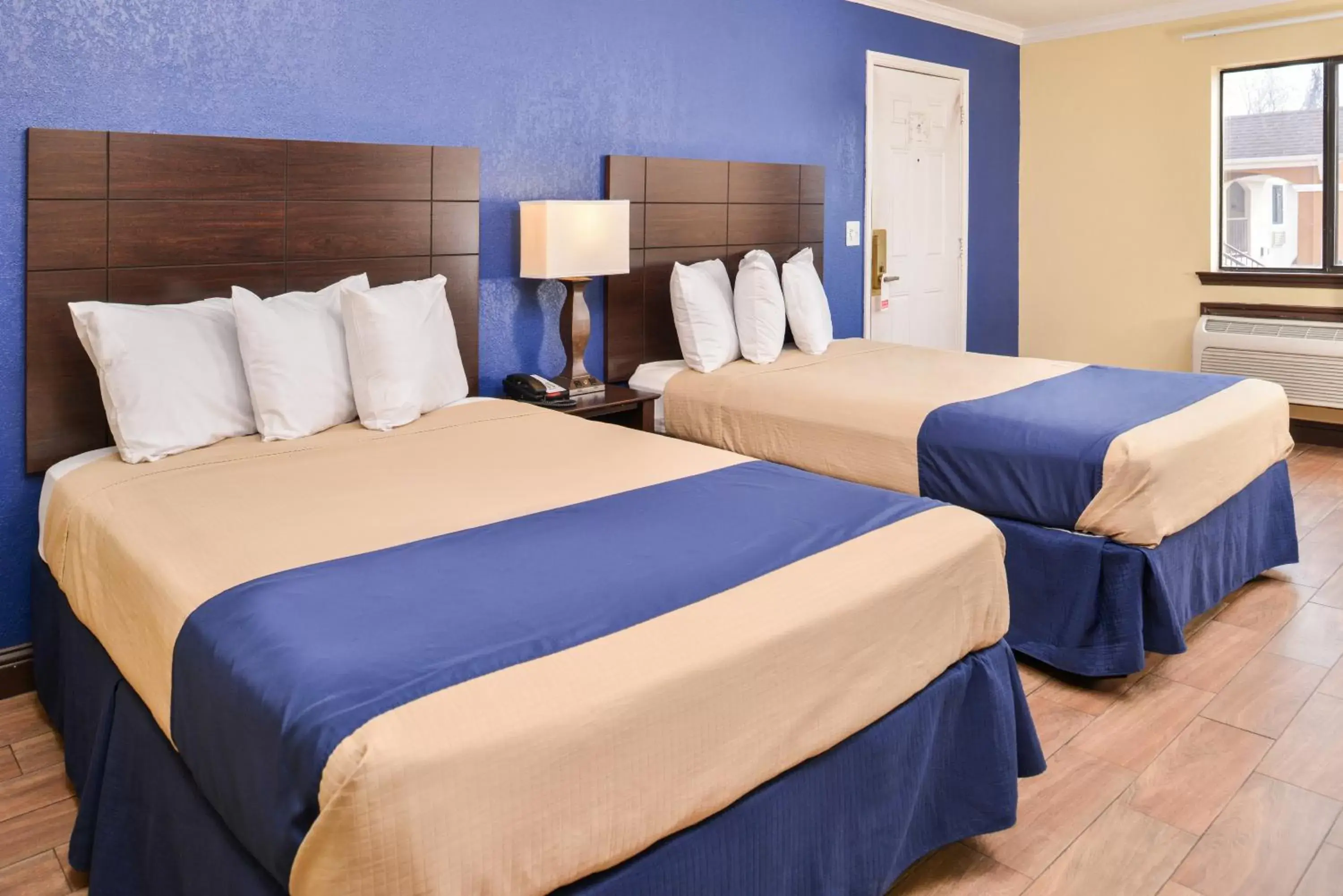Bed in Americas Best Value Inn Medical Center Downtown