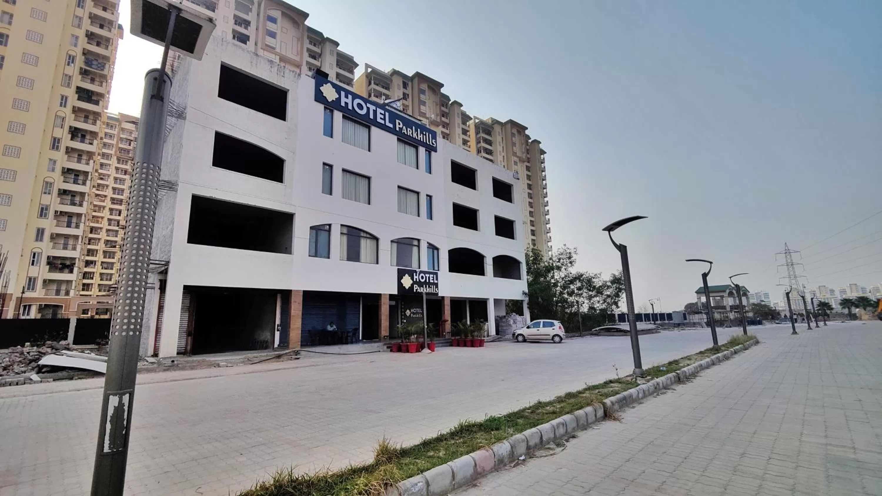 Property building in Hotel Park Hills