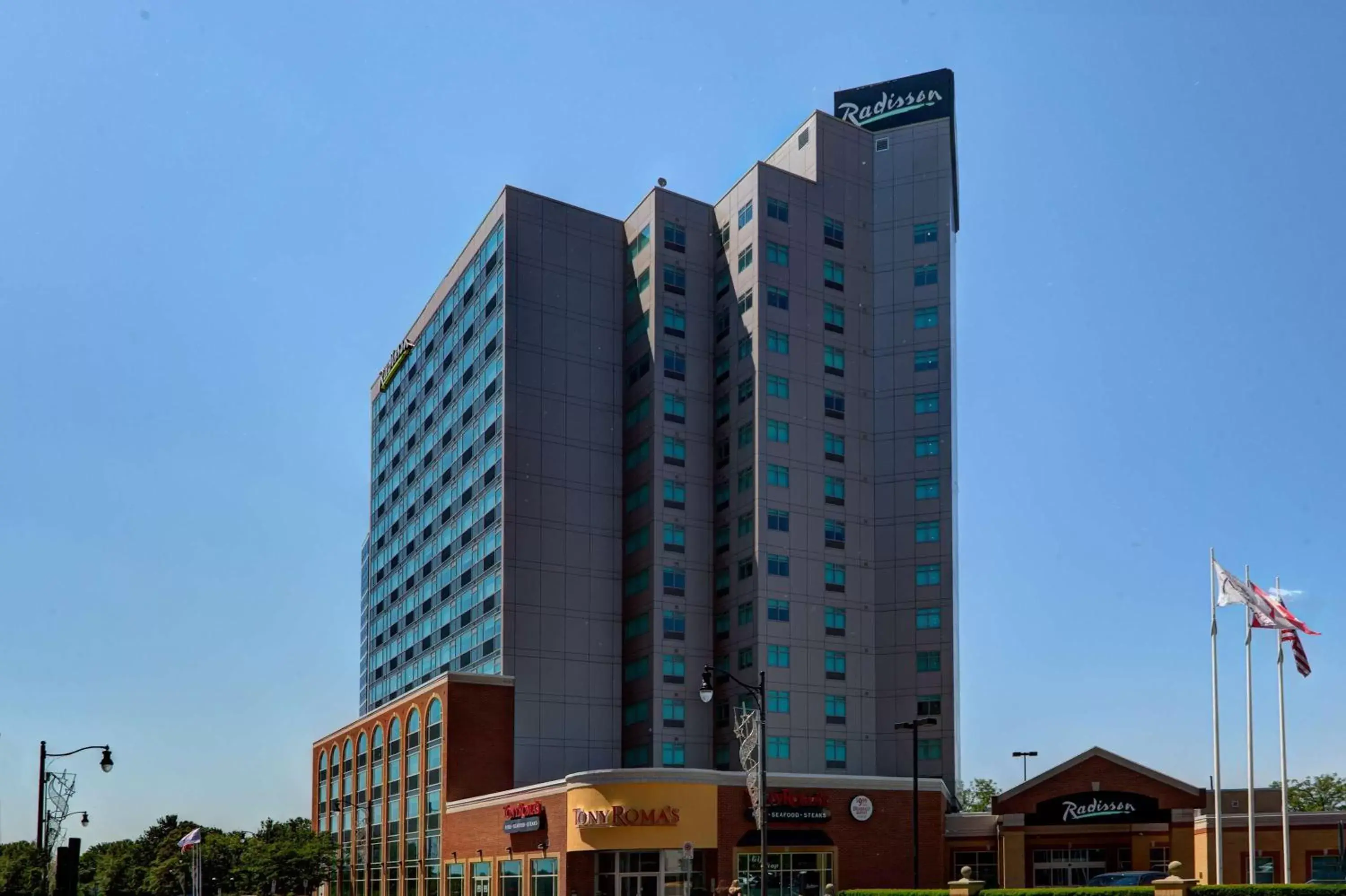 Property building in Radisson Hotel & Suites Fallsview