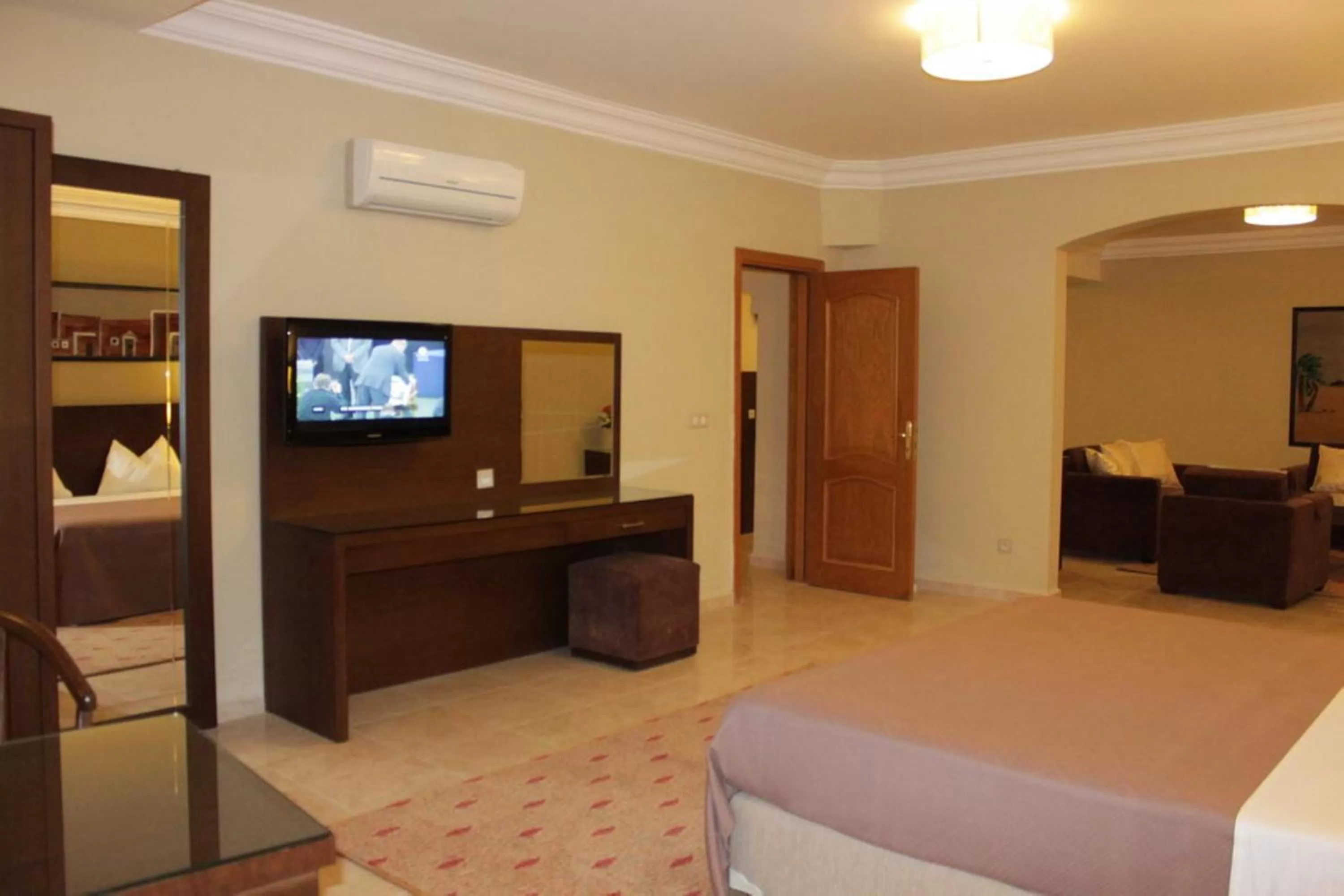 TV and multimedia, Bed in Hotel Mauricenter Nouakchott