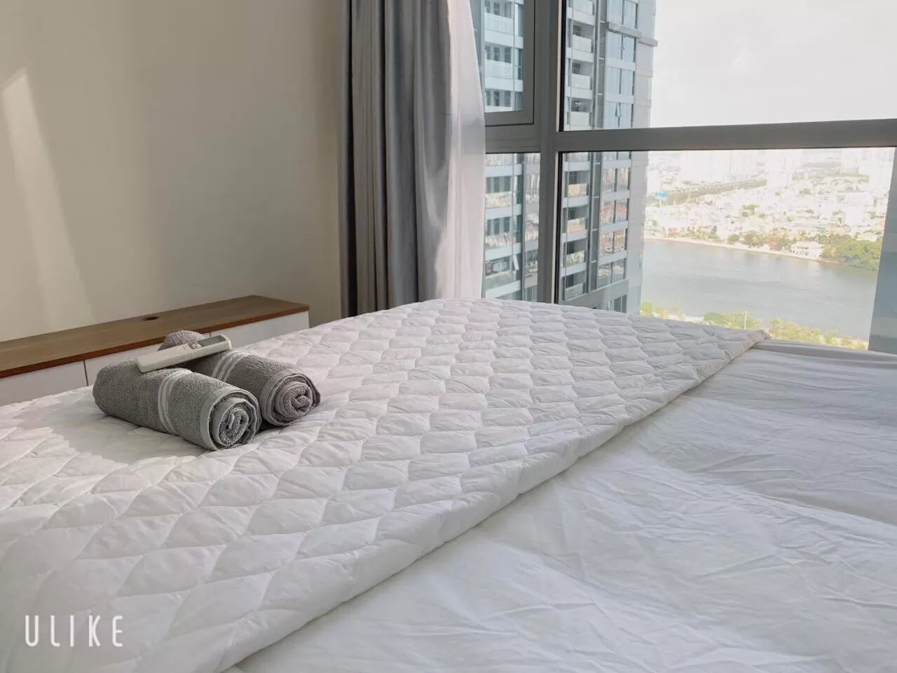 TV and multimedia, Bed in Vinhomes Central Park-Nice Homes