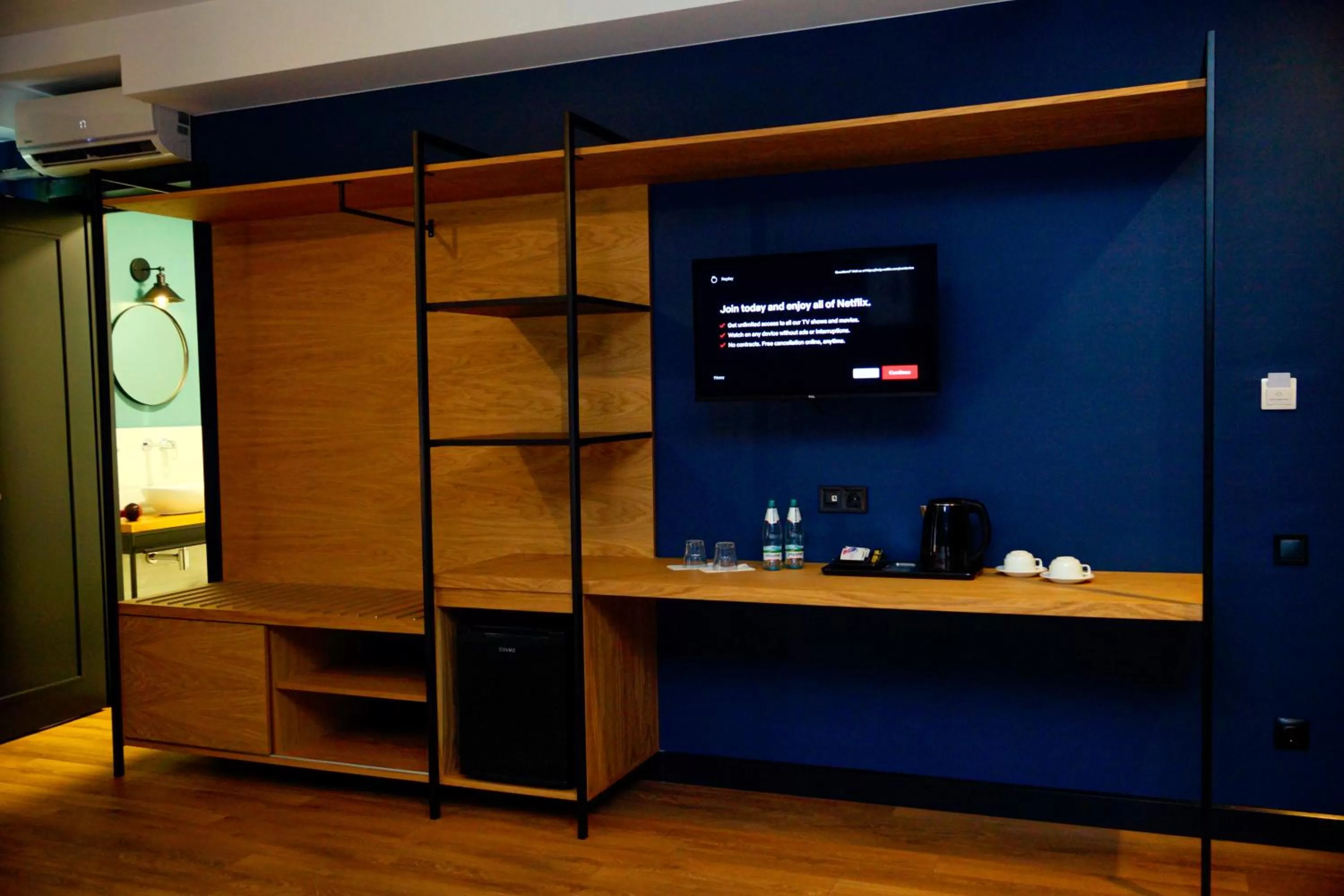 Communal lounge/ TV room in Borjomi Bridge Hotel