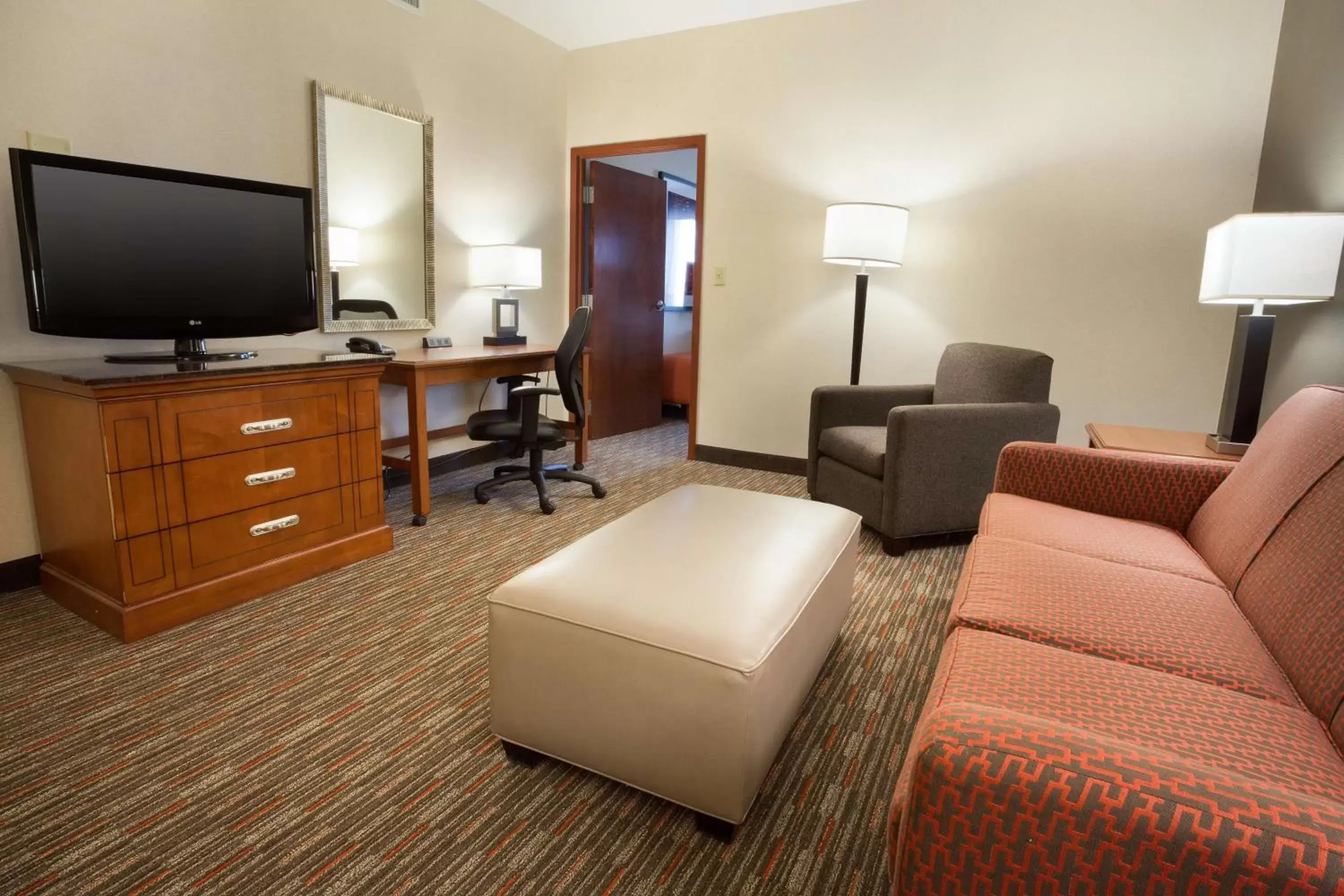 Photo of the whole room, TV/Entertainment Center in Drury Inn & Suites Columbus Grove City