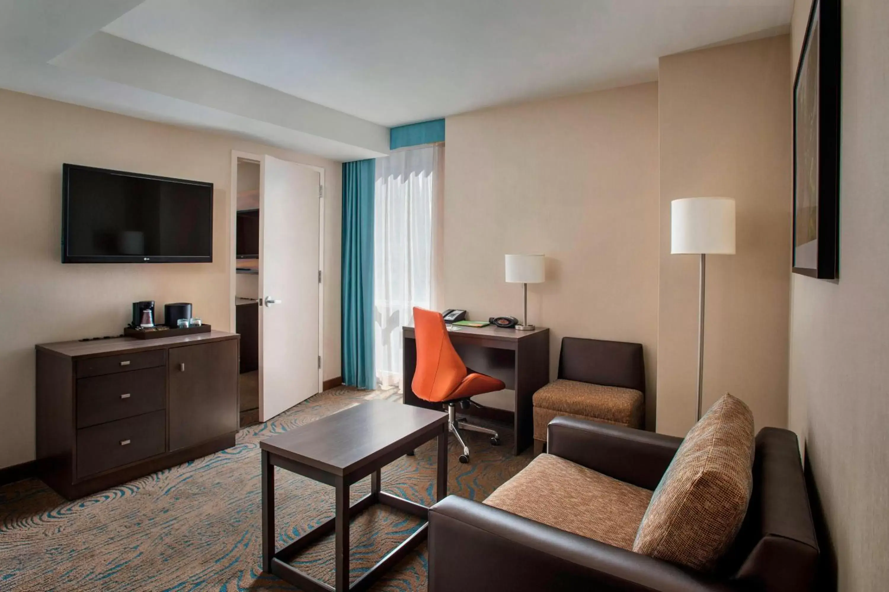 Living room, Seating Area in Courtyard by Marriott New York Manhattan/Chelsea