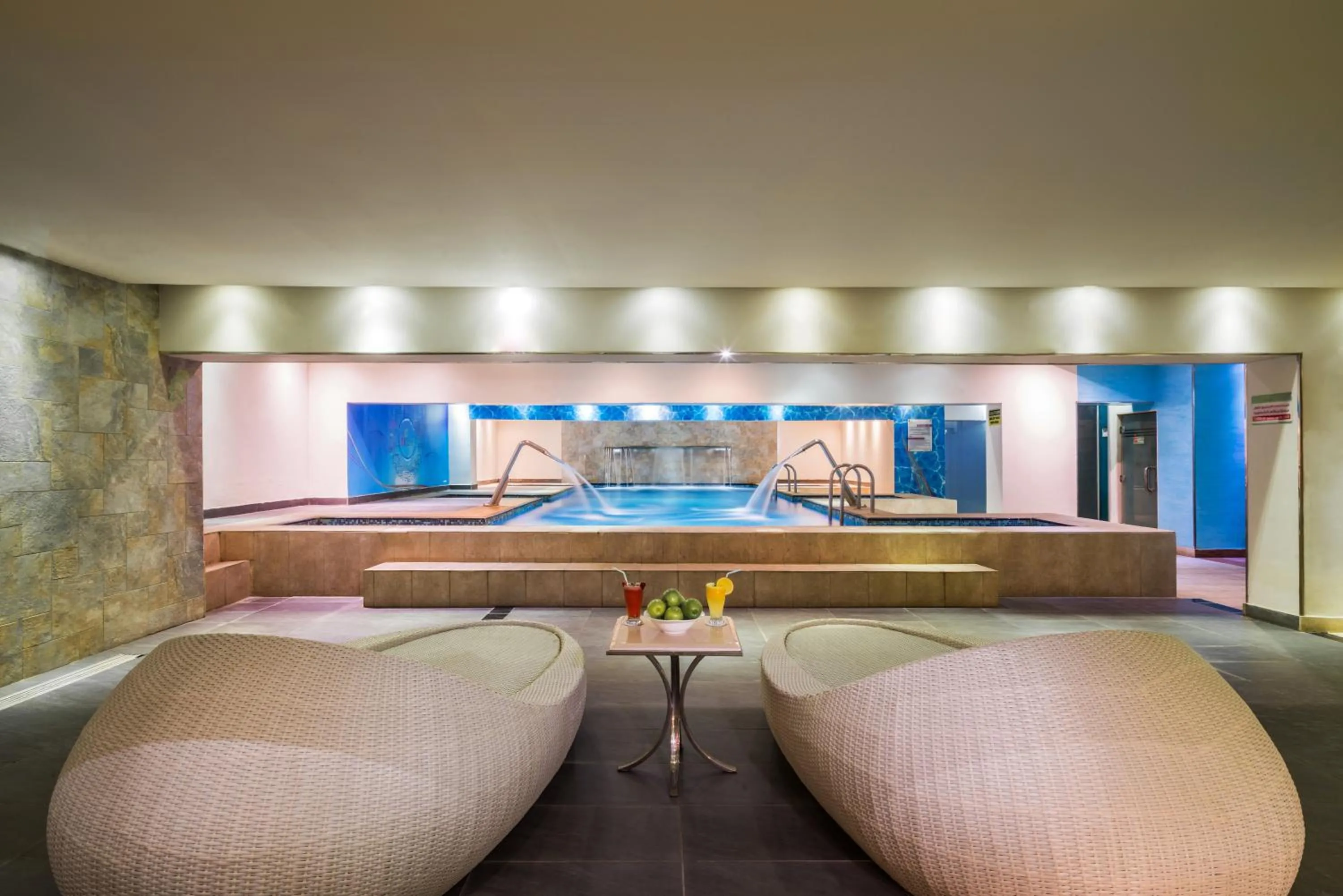 Swimming pool in Mena Hotel Nasiriah Riyadh