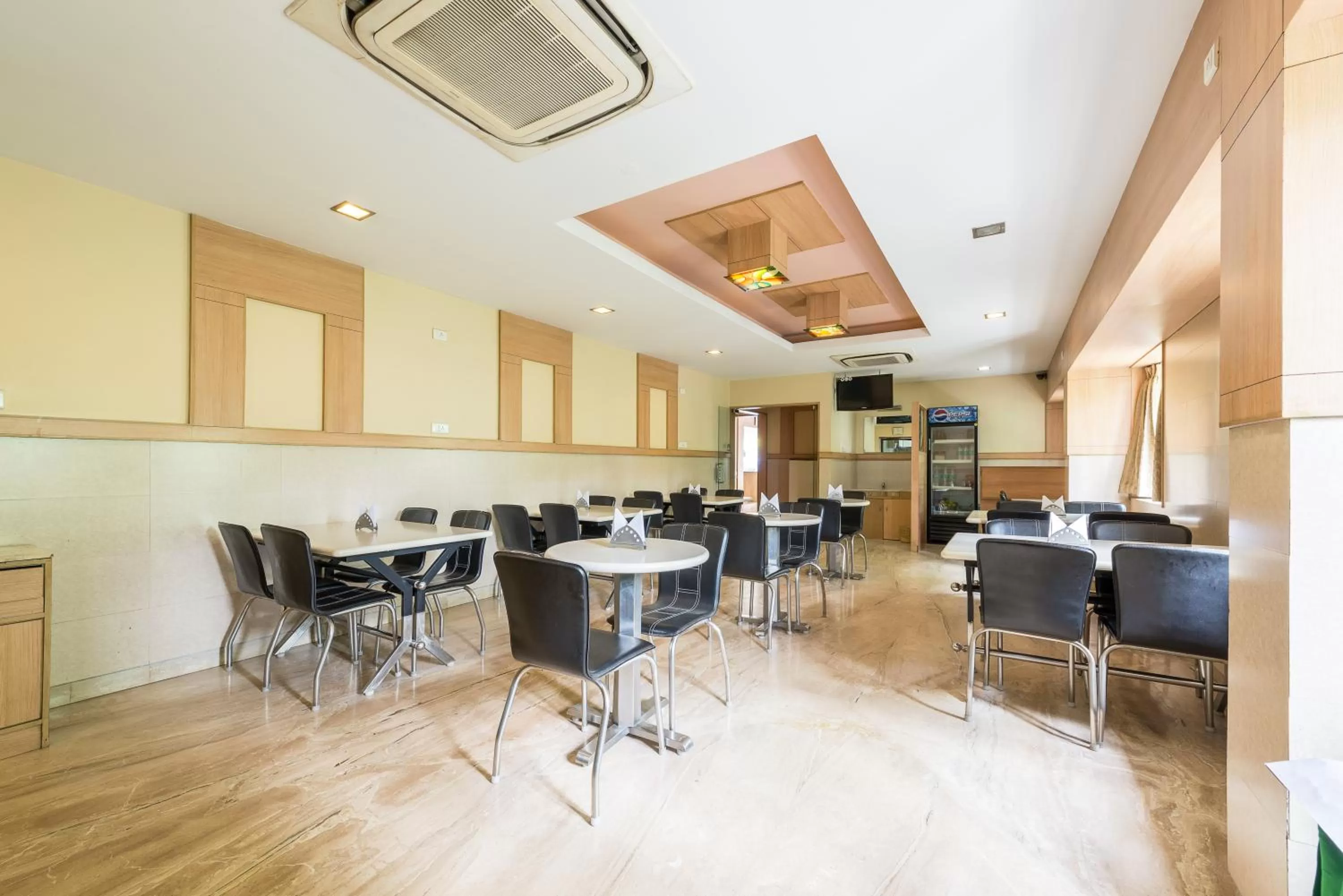 Restaurant/places to eat in Treebo ESS Grande