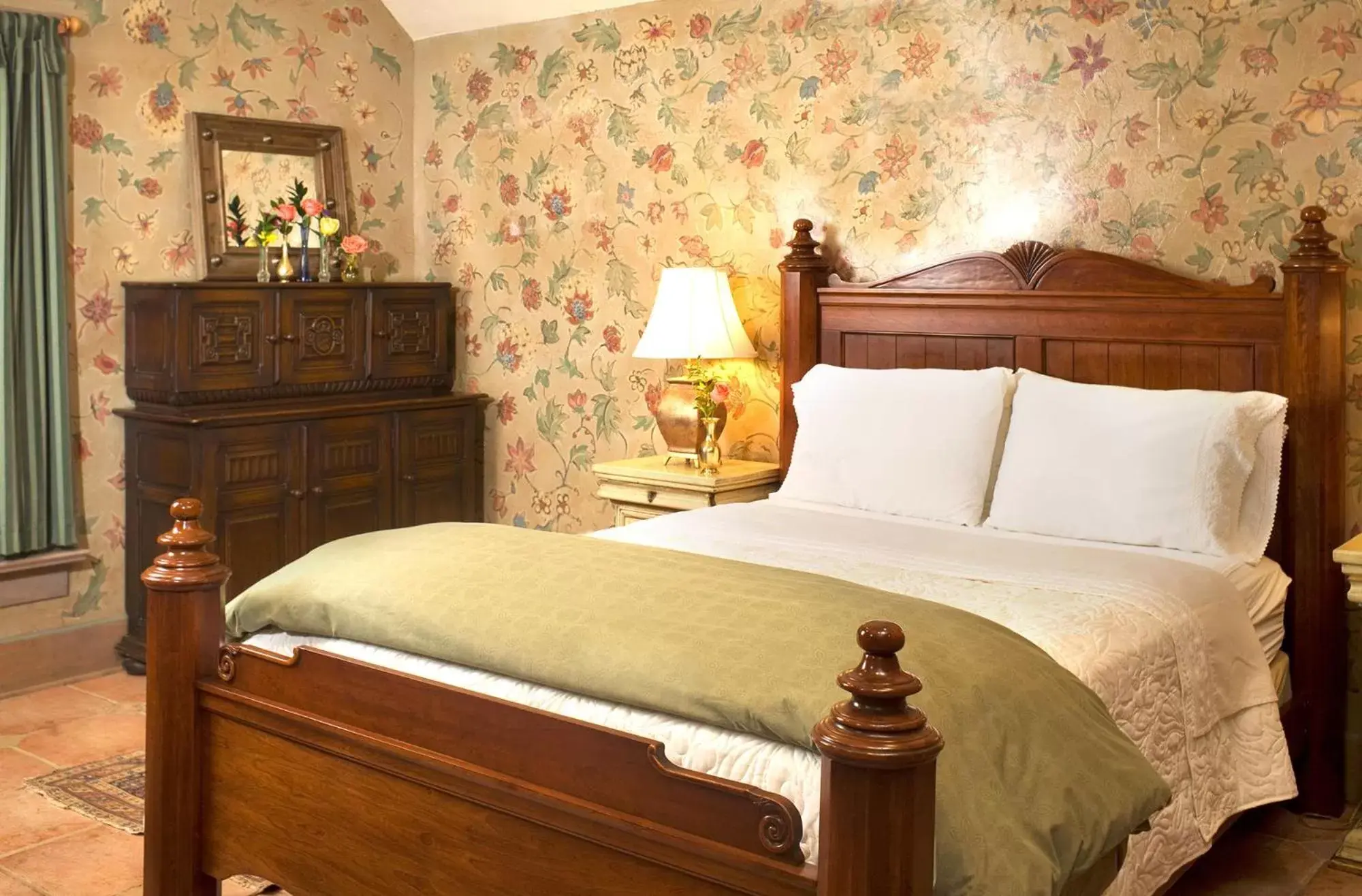 Bed in Hillbrook Inn & Spa