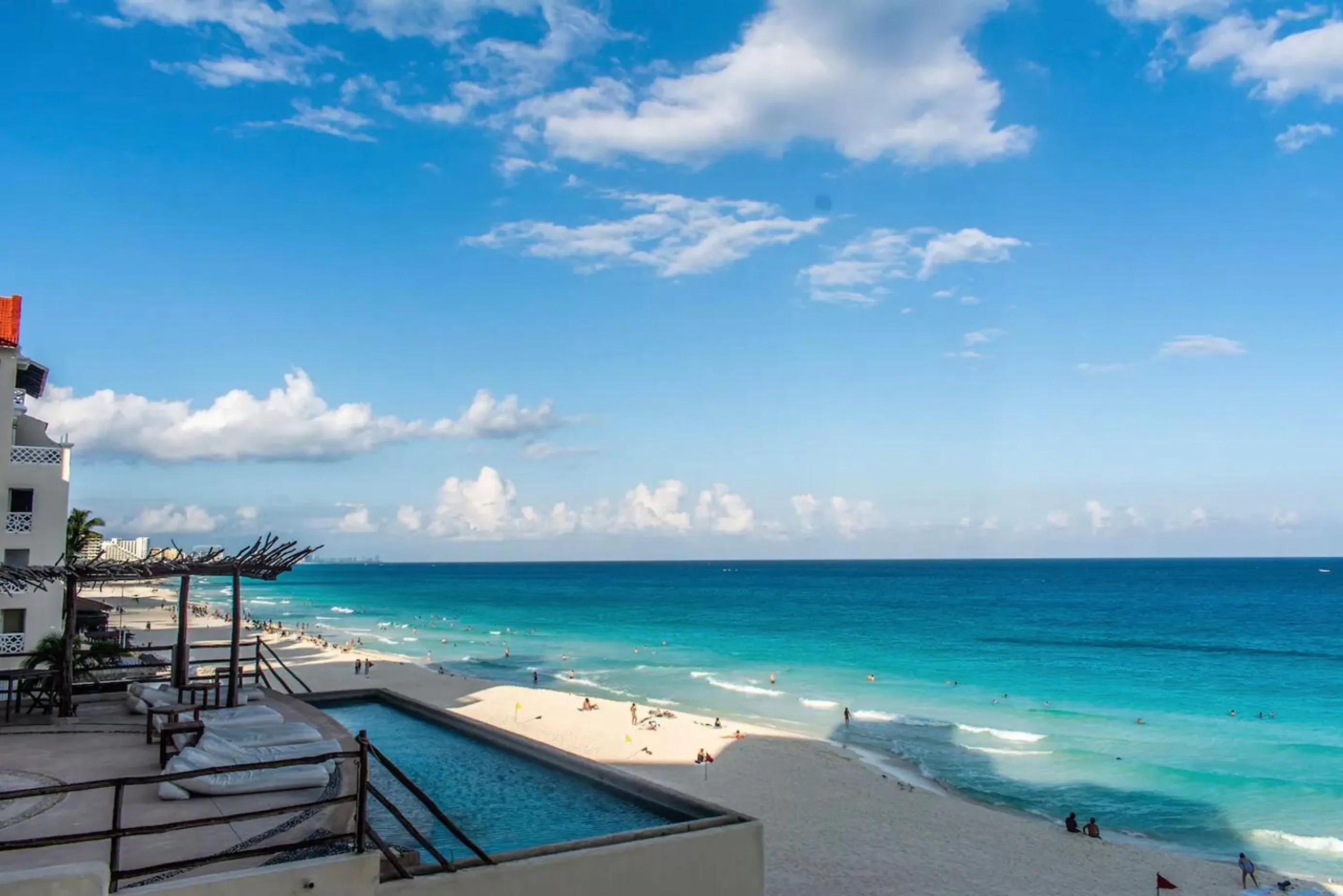 Beach in Cancun Beach&Sunrise